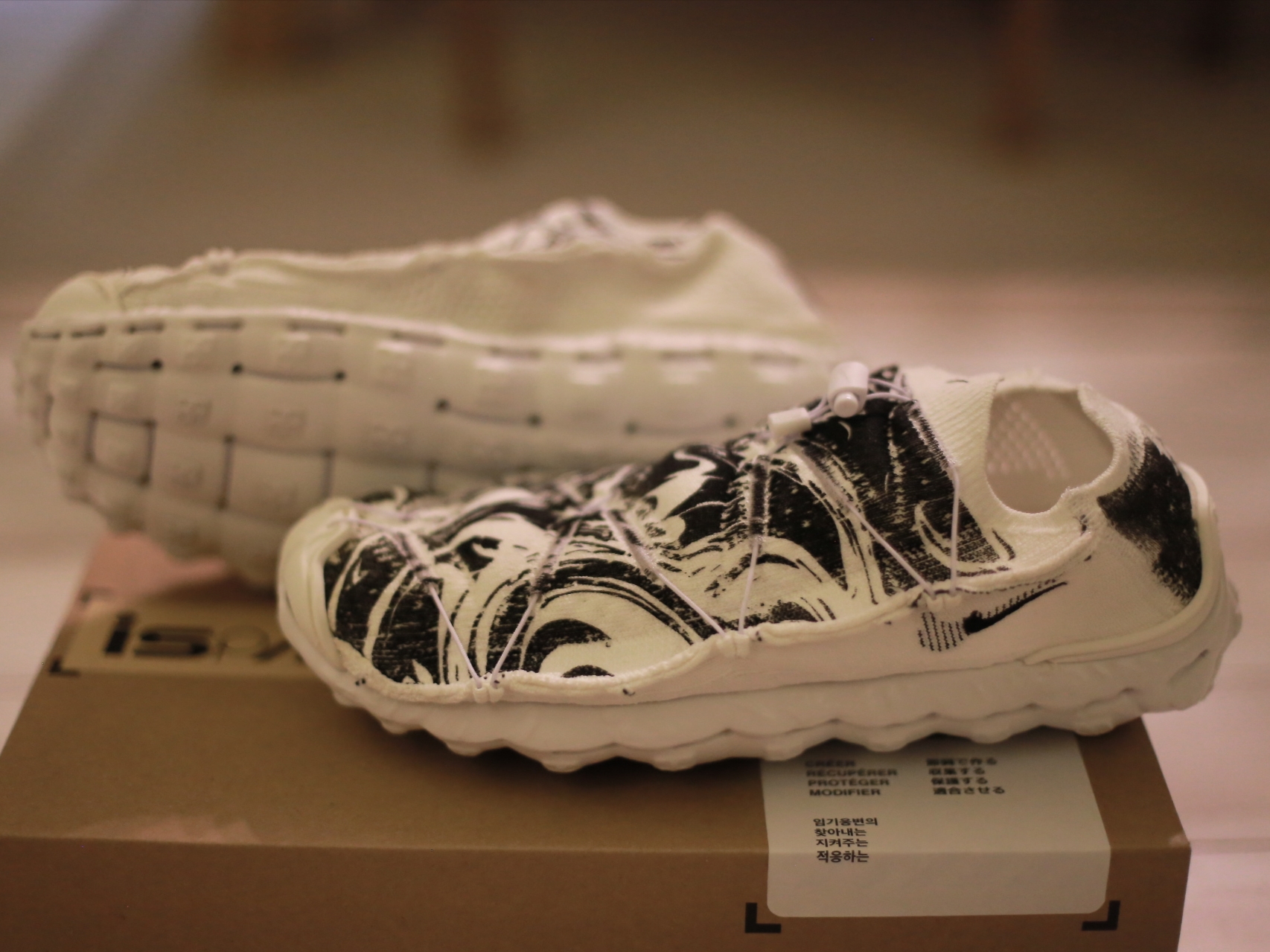 Nike ISPA Mindbody Black and White 착용 스타일 - 4