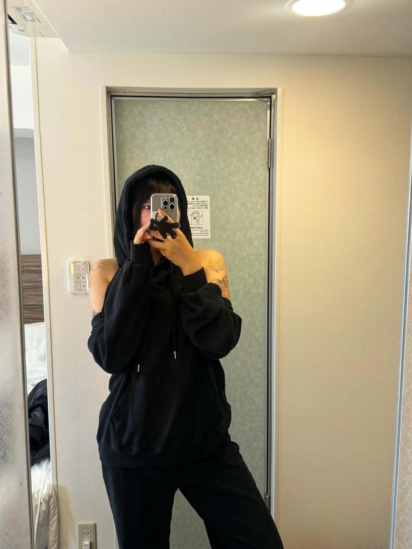 Nike x Jacquemus J Force 1 Low LX SP Black, Monamhee Bred Keyring with Pink Pants Brown 착용 스타일 - 2