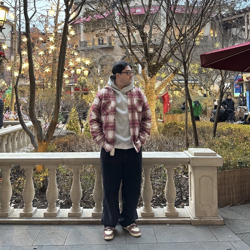 Punch Drunk Parties Circle Logo Oversized Hoodie Gray, Stussy Washed Canvas Big OL' Jean Black 착용 스타일 - 3