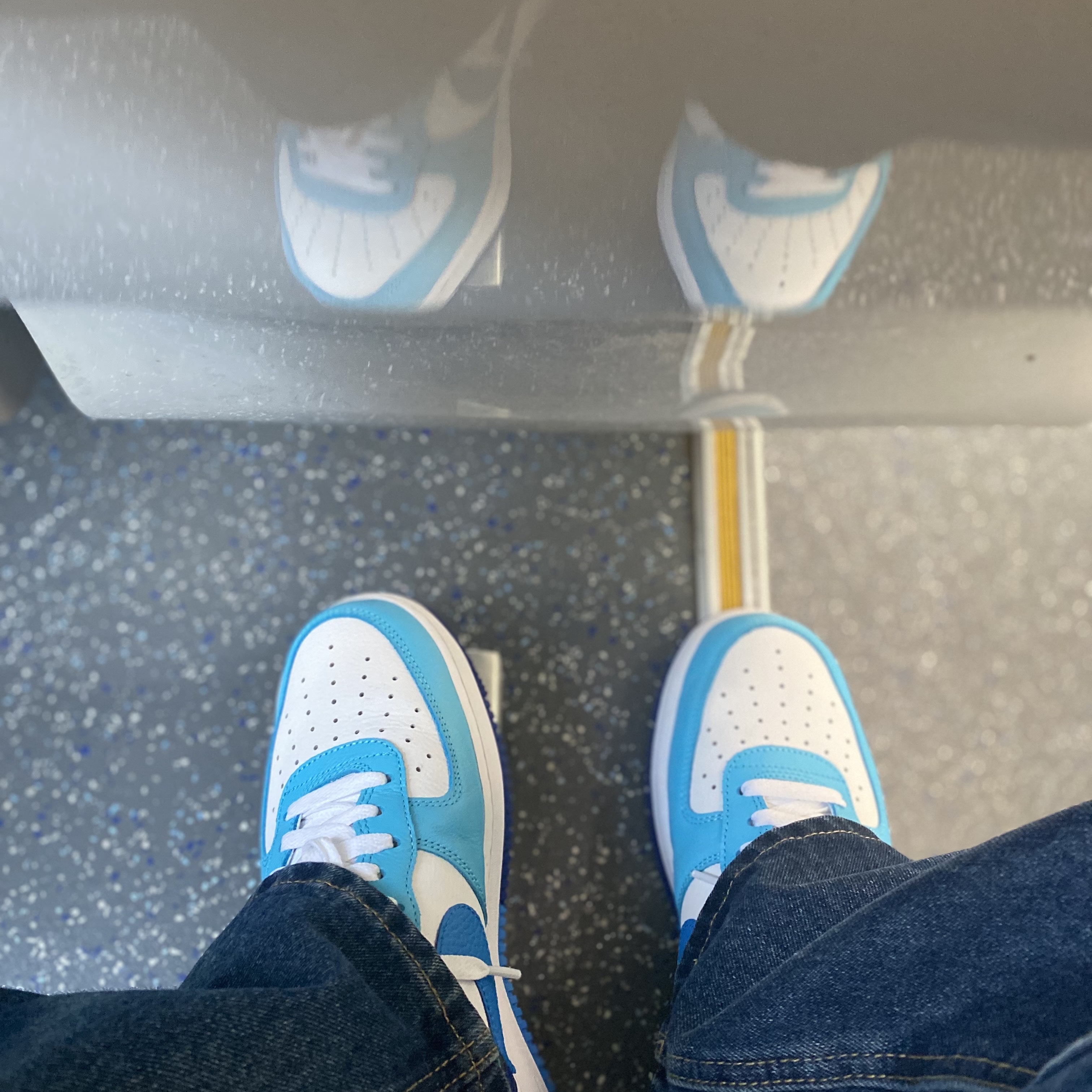 Nike Air Force 1 '07 LV8 White Light Photo Blue 착용 스타일