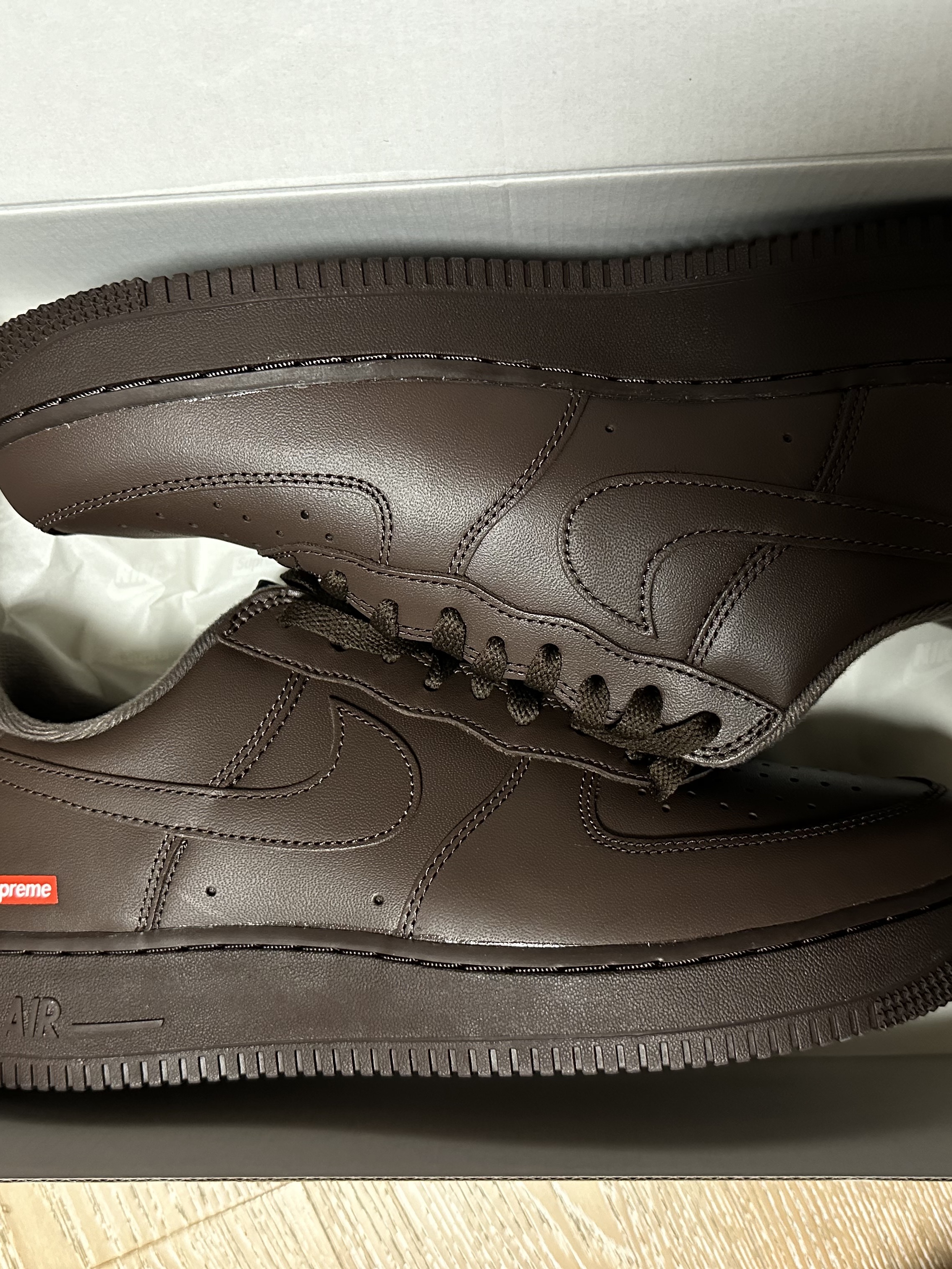 Nike x Supreme Air Force 1 Low Baroque Brown 착용 스타일 - 1