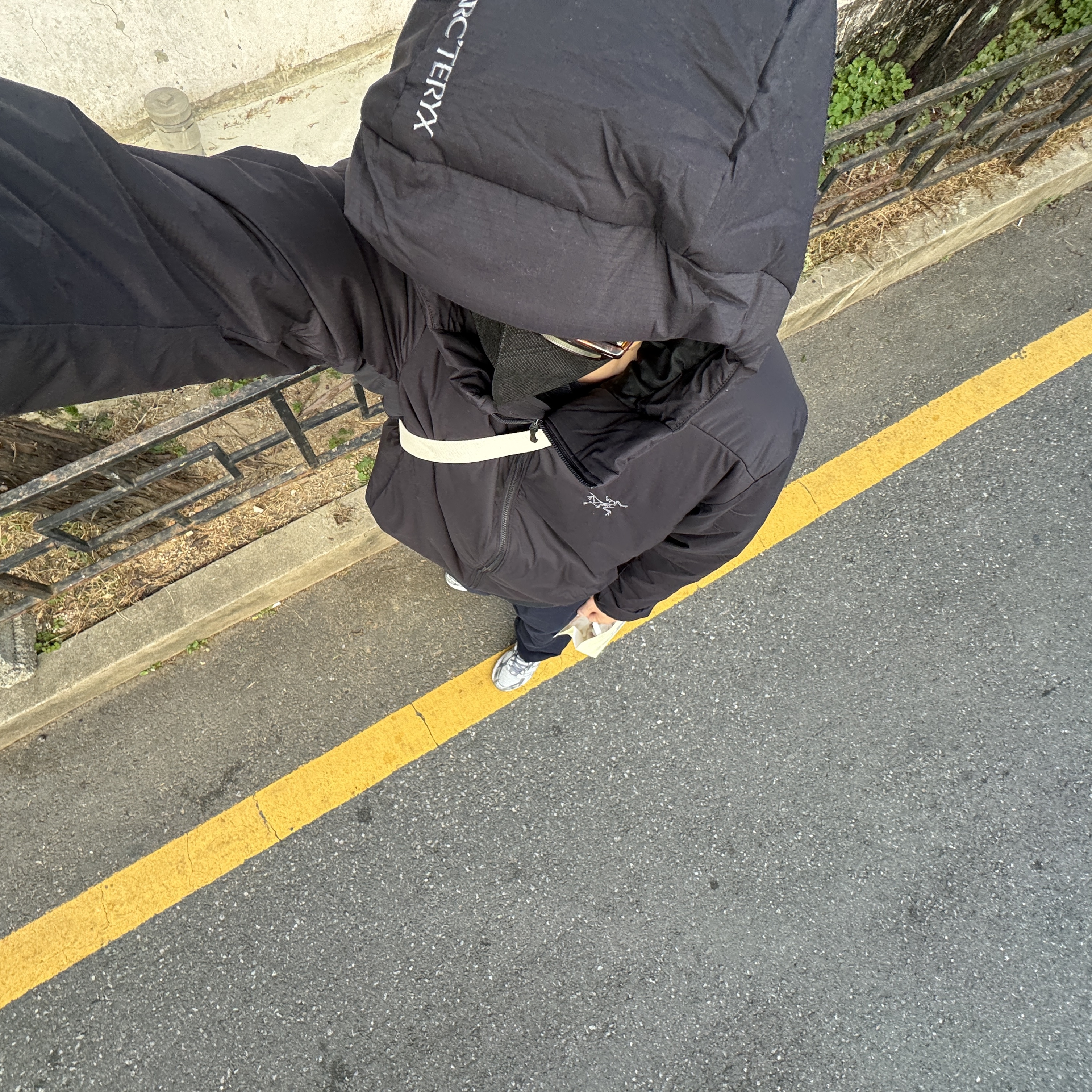 Arc'teryx Atom Heavyweight Hoody Black, Asics Gel-1130 Polar Shade Pure Silver 착용 스타일