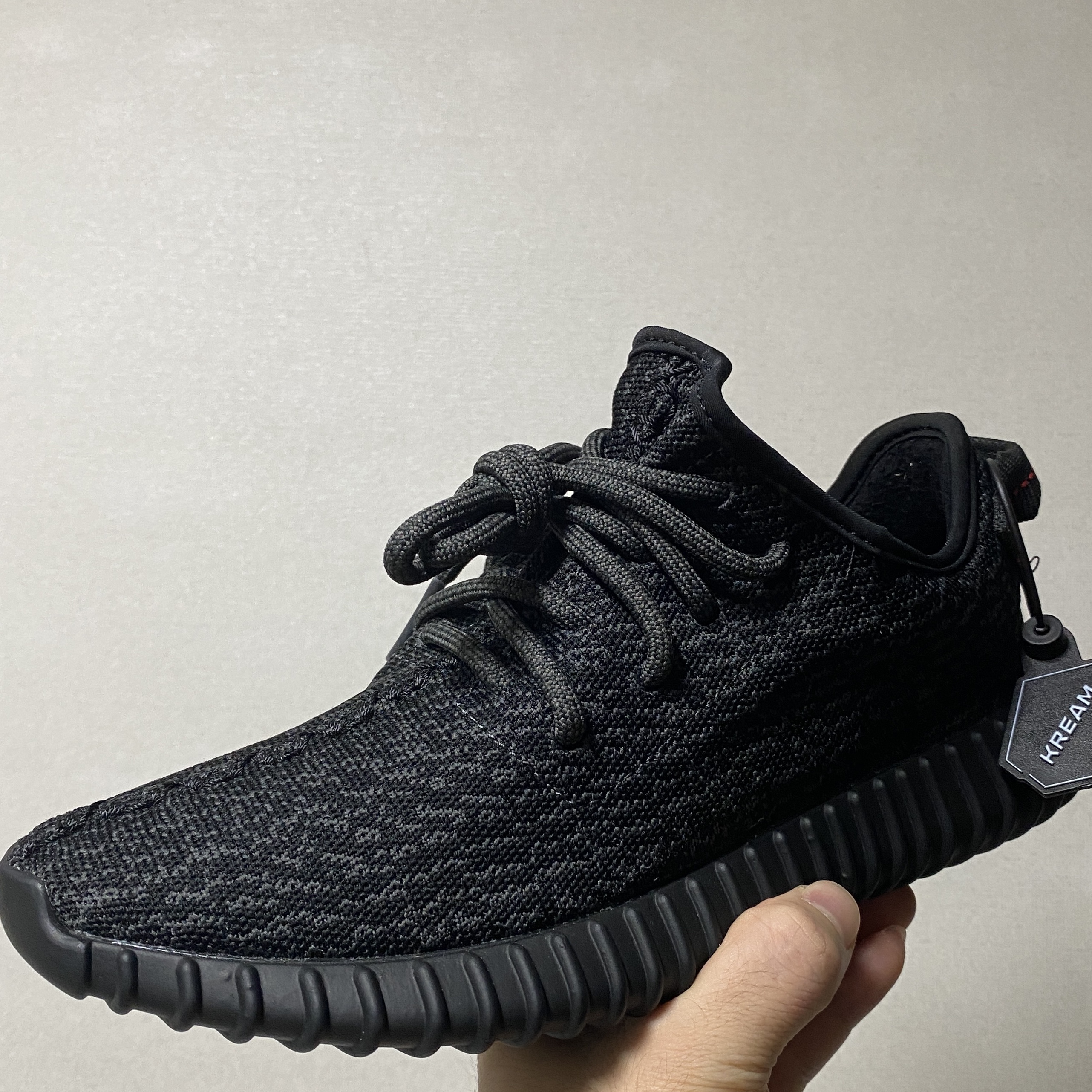 Adidas Yeezy Boost 350 Pirate Black 2023 착용 스타일