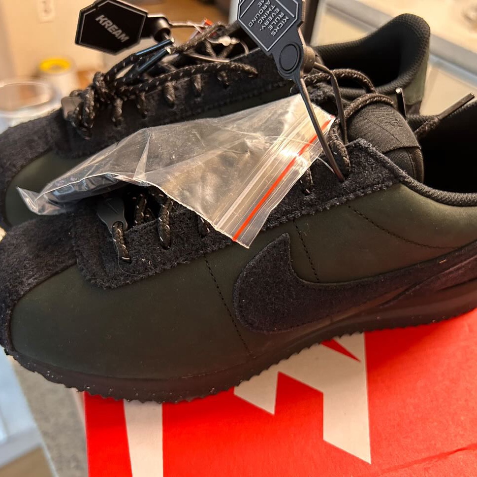 (W) Nike Cortez PRM Black 착용 스타일
