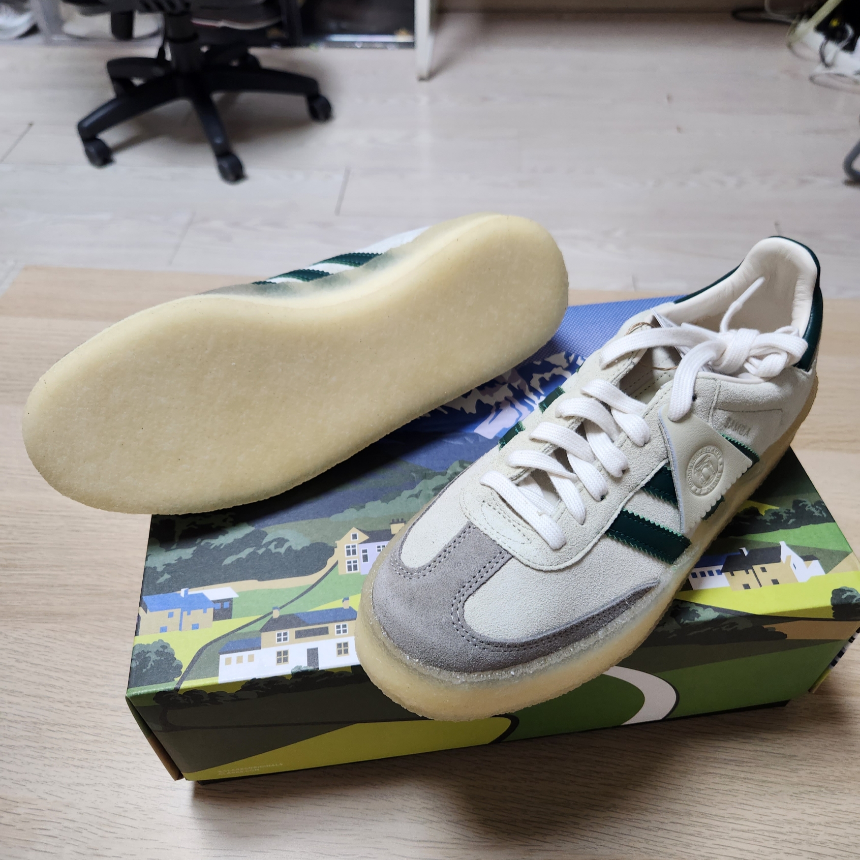 Adidas x Clarks x Ronnie Fieg 8th Street Samba Chalk White Green 착용 스타일 - 9