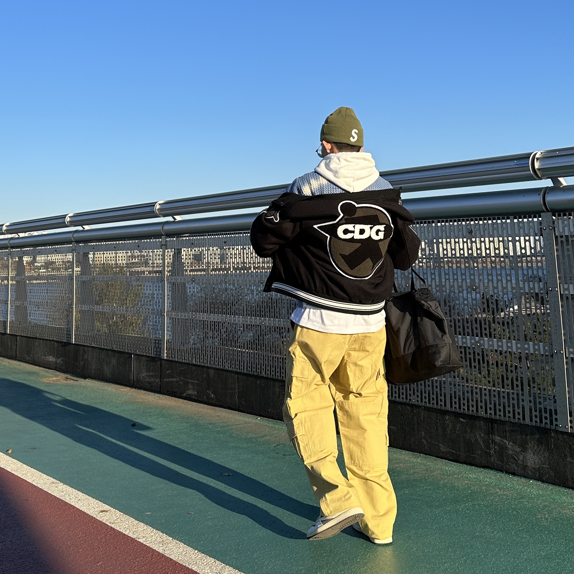 Stussy Skull & Bones Pigment Dyed Hoodie Natural, Stussy x CDG Varsity Jacket 착용 스타일 - 1