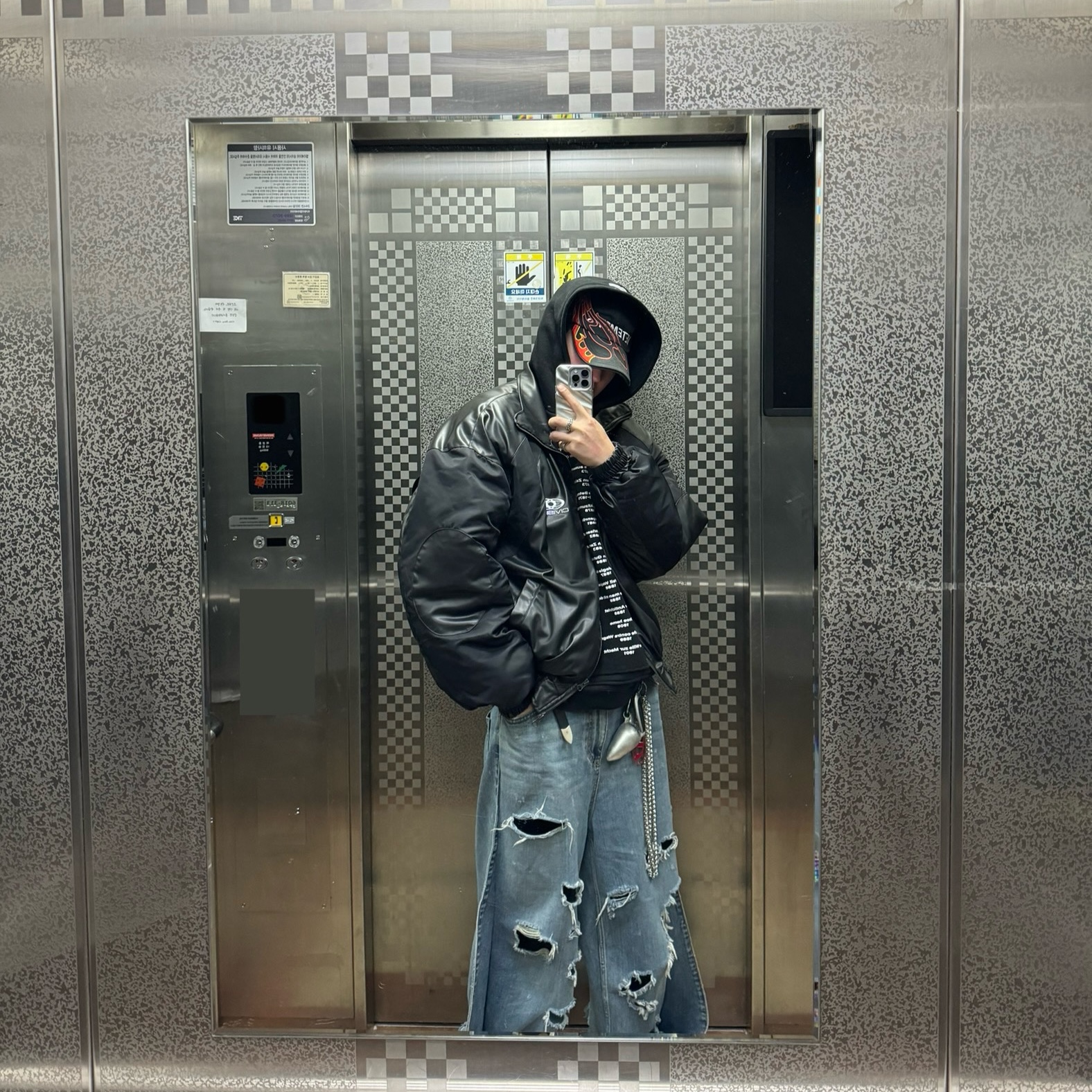 Civision by CSC Leather Mix Bomber Jacket Black 착용 스타일 - 1