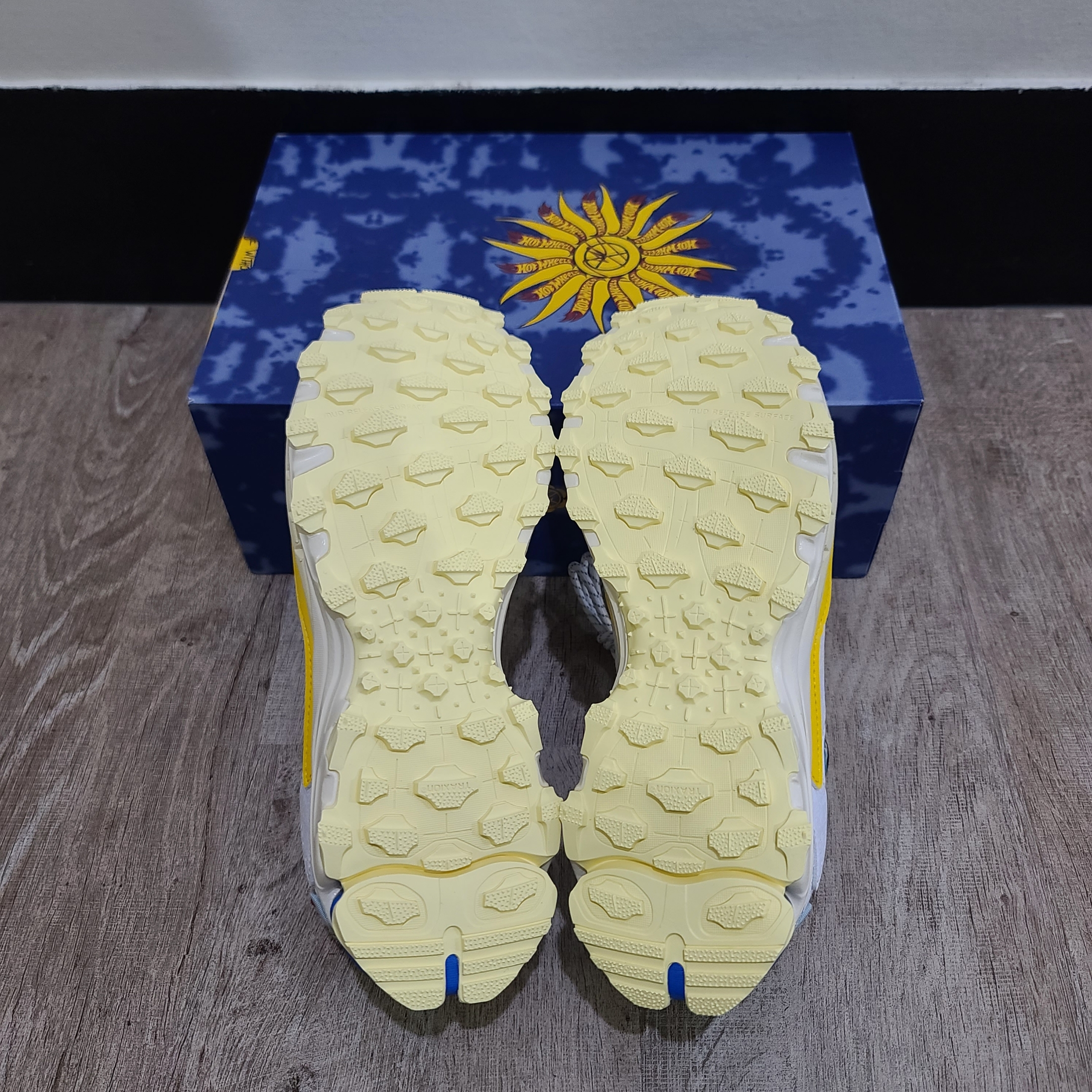 Adidas x Sean Wotherspoon x Hot Wheels Superturf Adventure White Bold Gold 착용 스타일 - 5