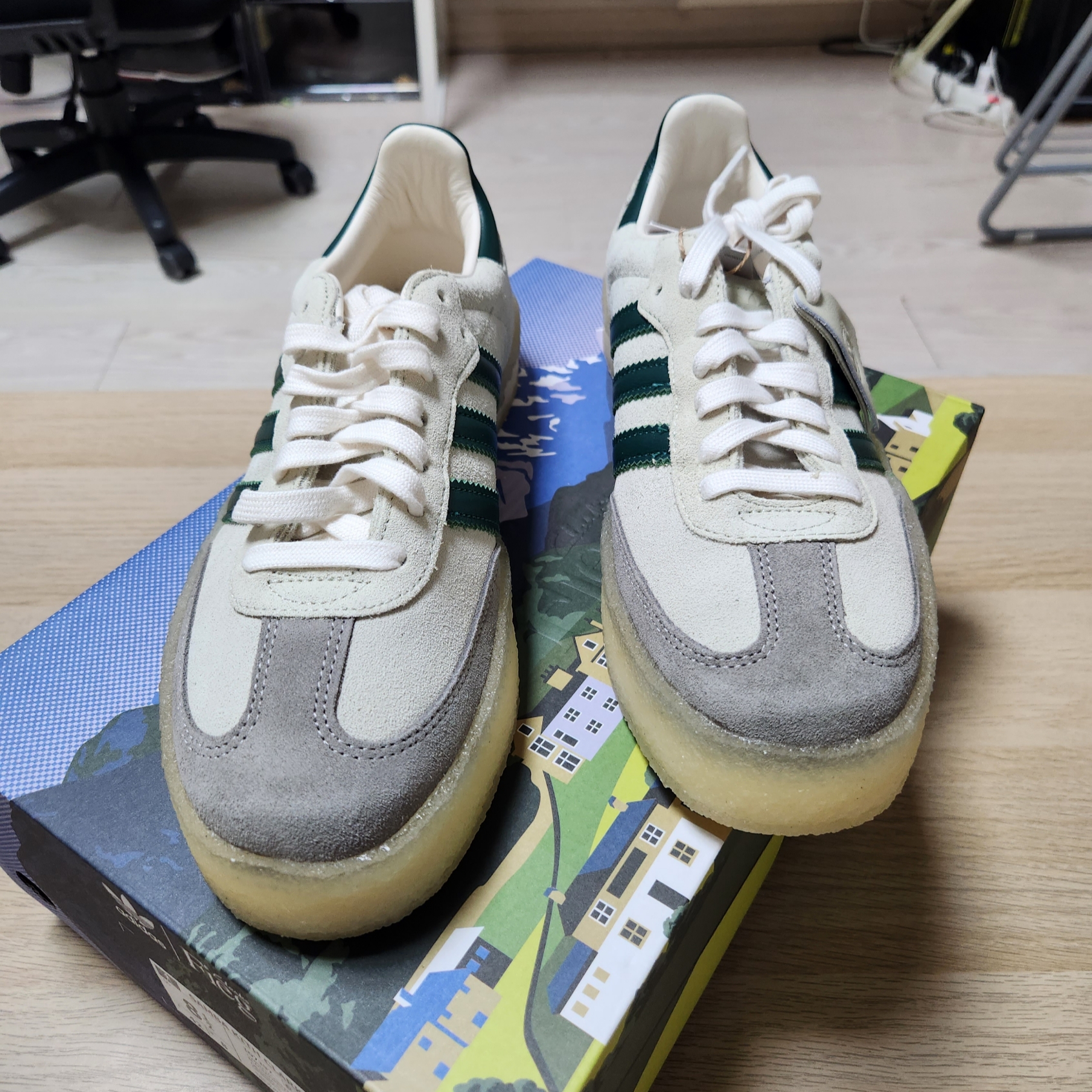 Adidas x Clarks x Ronnie Fieg 8th Street Samba Chalk White Green 착용 스타일 - 8