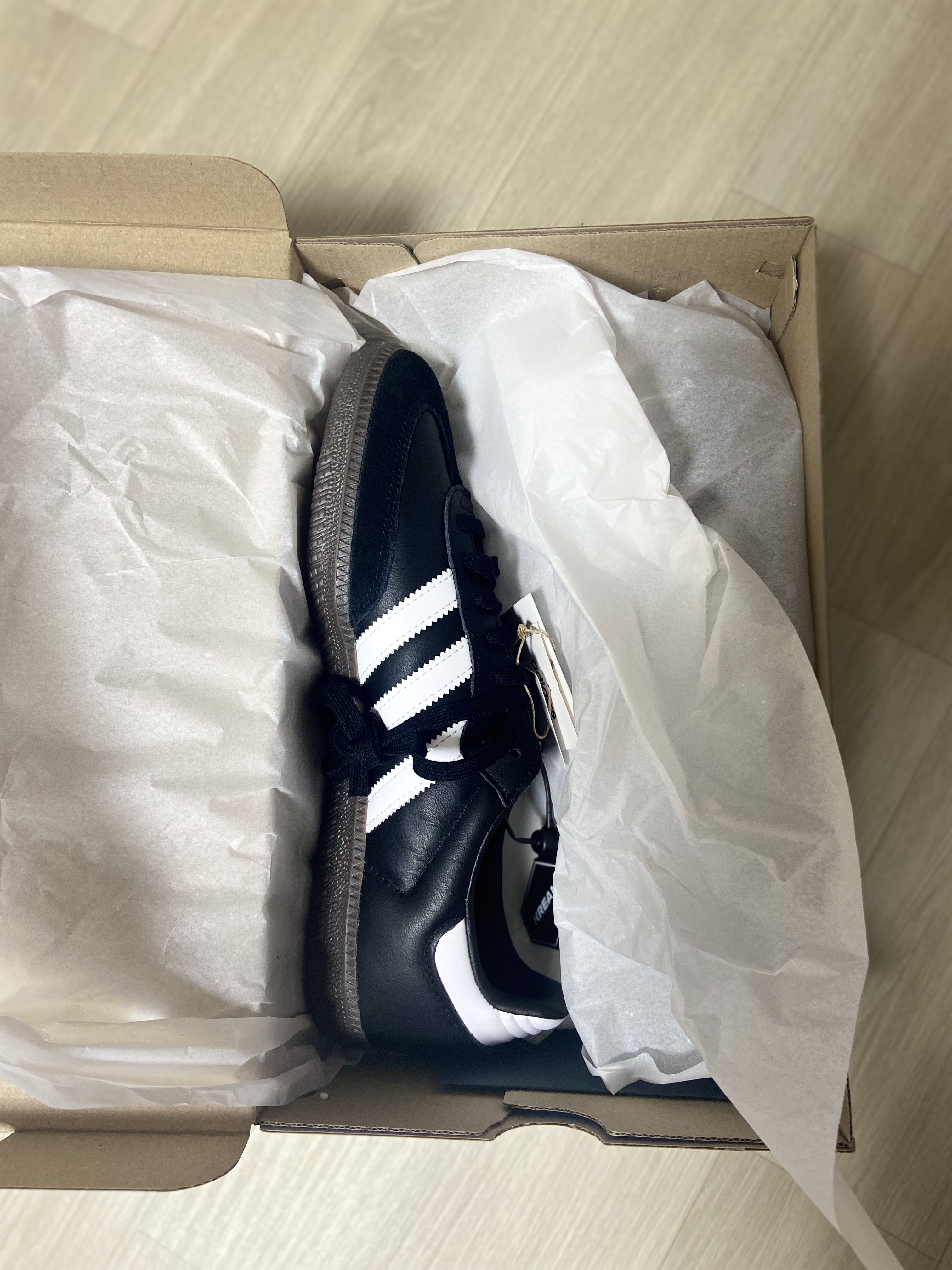 Adidas Samba OG Black White Gum 착용 스타일 - 2