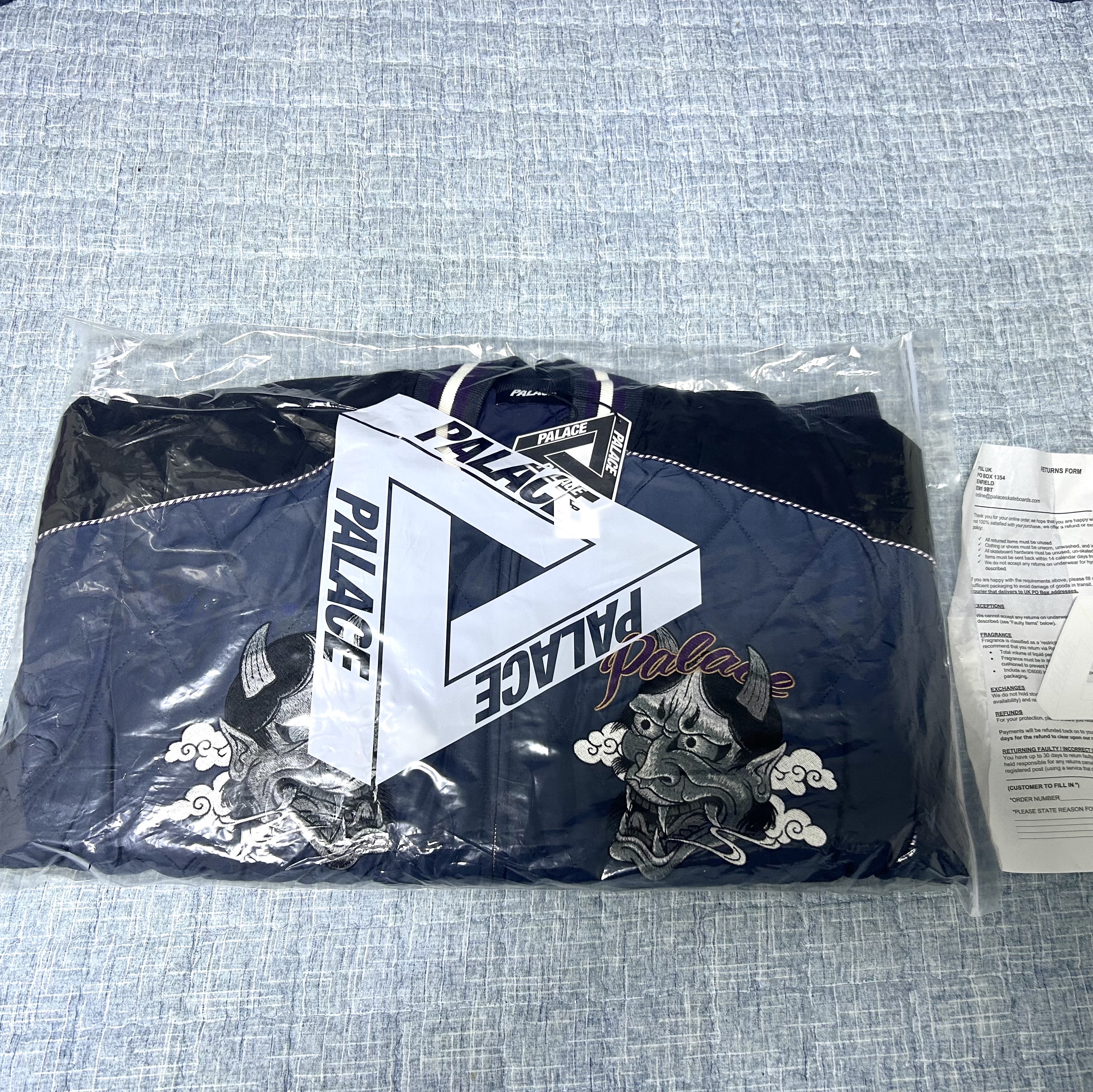Palace Festival Bomber Jacket Black - 23FW, Palace Enter The Dragon Jacket Black - 20FW 착용 스타일 - 2