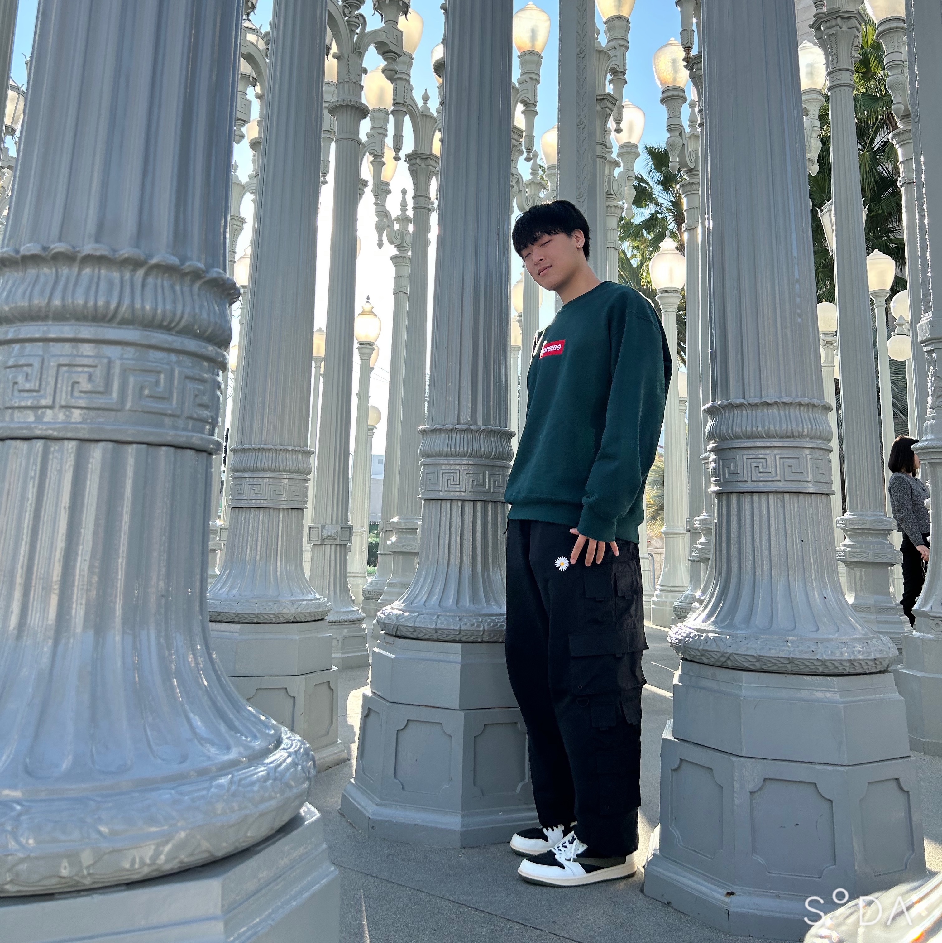 Supreme Box Logo Crewneck Dark Pine - 22FW, Nike x Peaceminusone Wide Pants Black (DR0096-010) 착용 스타일 - 1