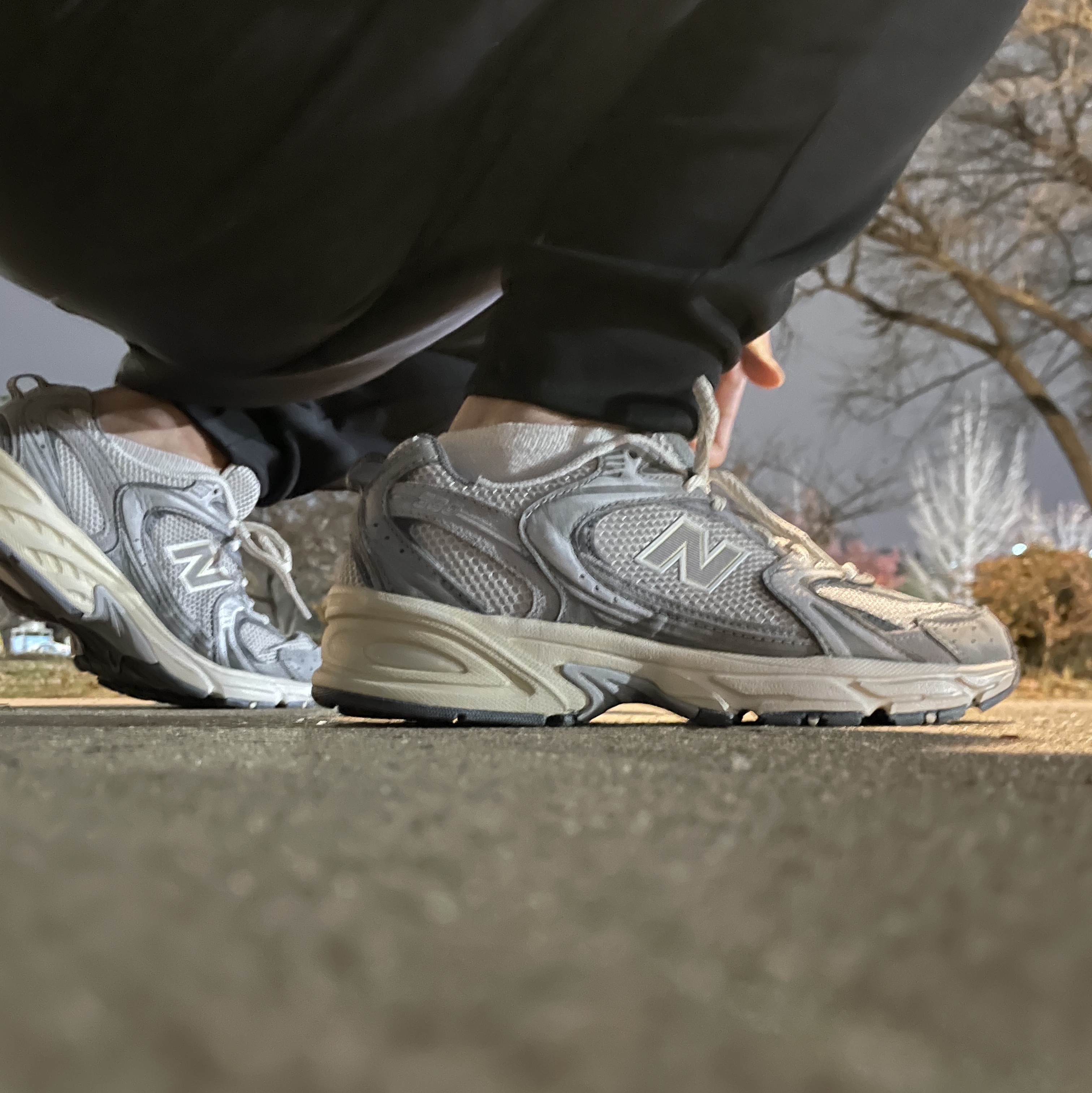 New Balance 530 Premium Vintage Grey Matter 착용 스타일 - 1