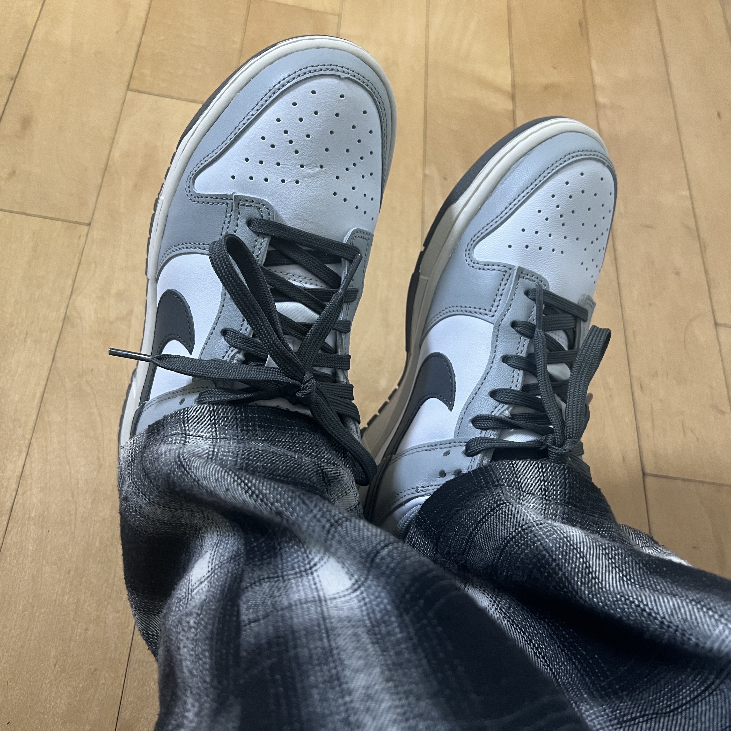 (W) Nike Dunk Low Light Smoke Grey 착용 스타일 - 1