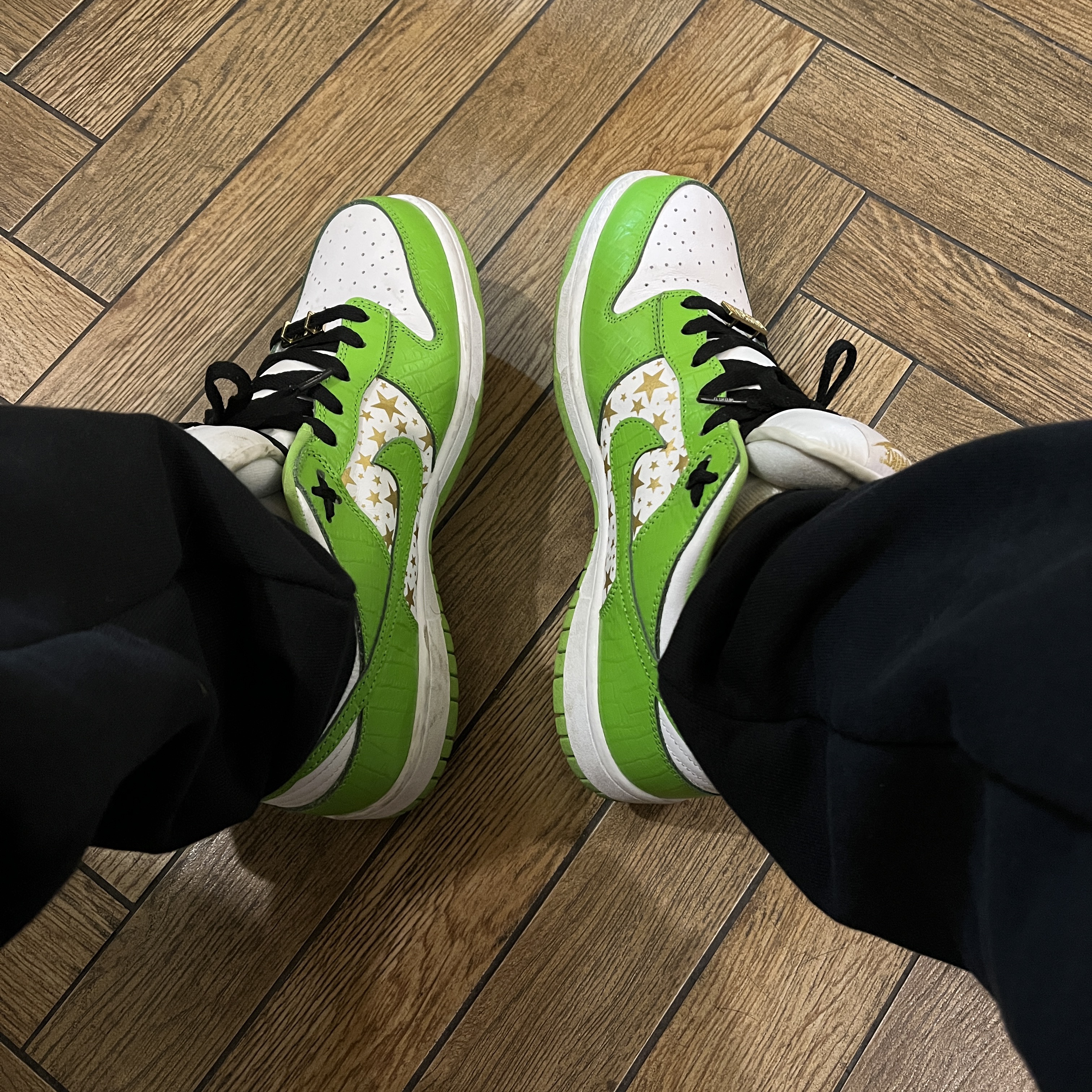 Nike x Supreme SB Dunk Low Mean Green 착용 스타일