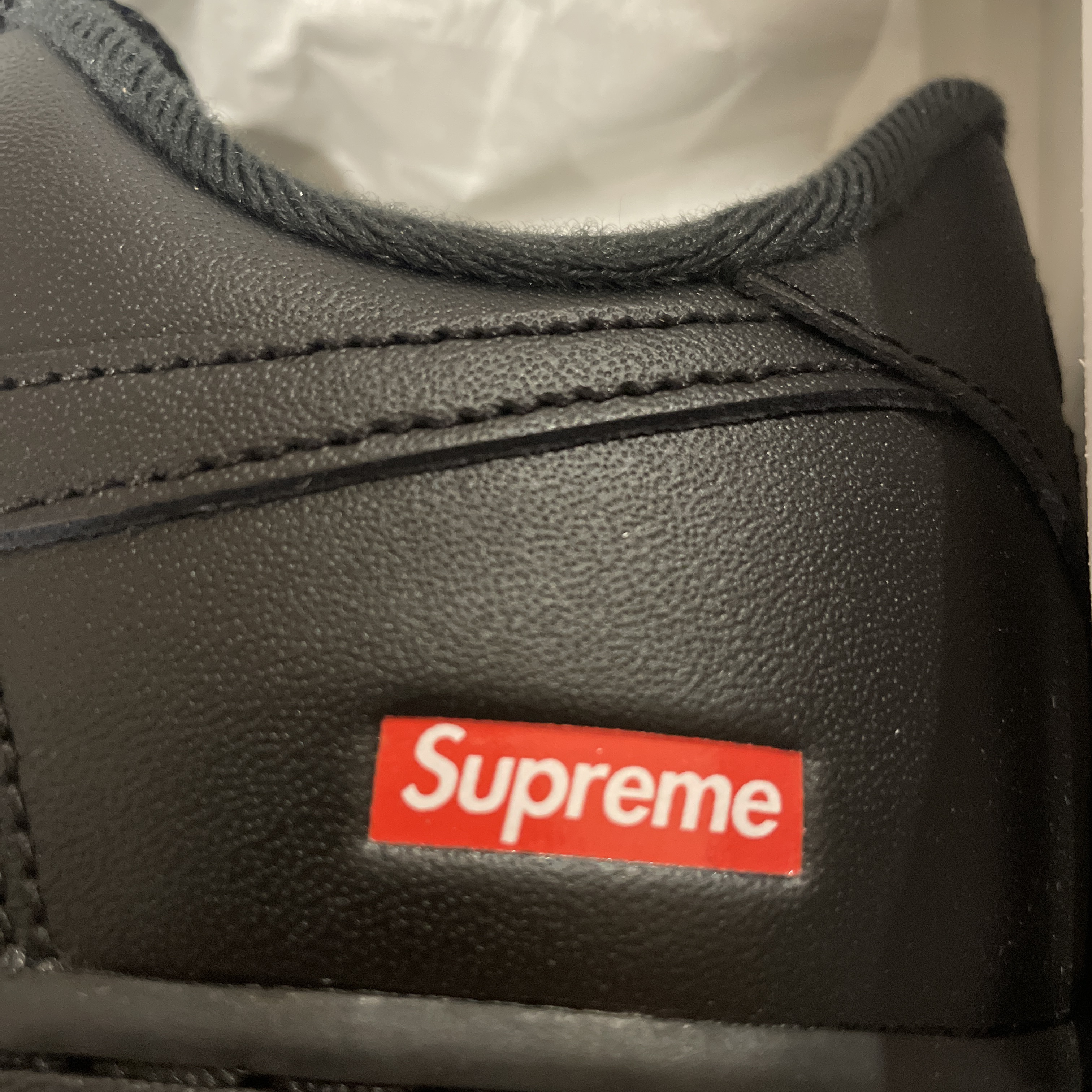 Nike x Supreme Air Force 1 Low Black 착용 스타일