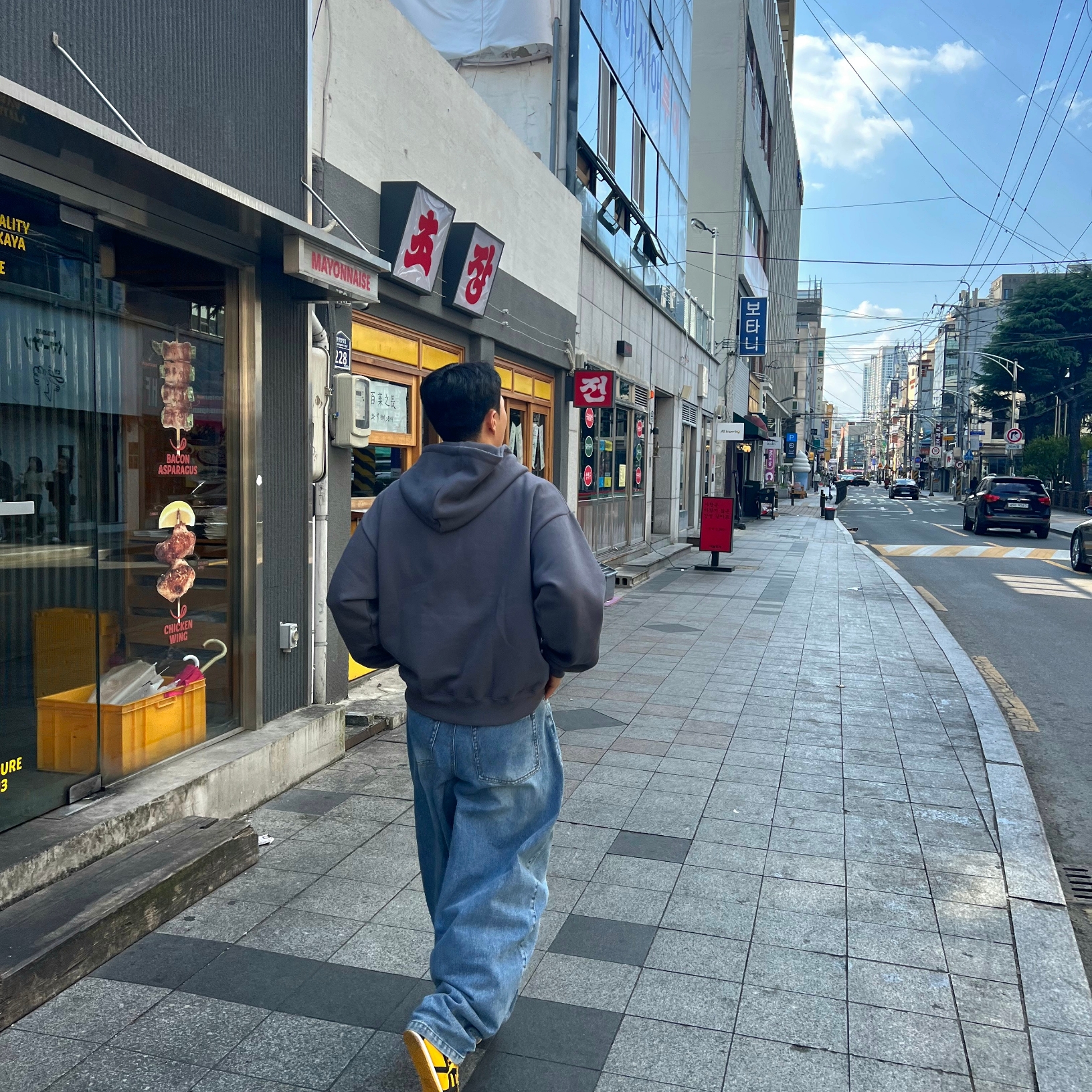 Onitsuka Tiger Mexico 66 Yellow Black 착용 스타일 - 3