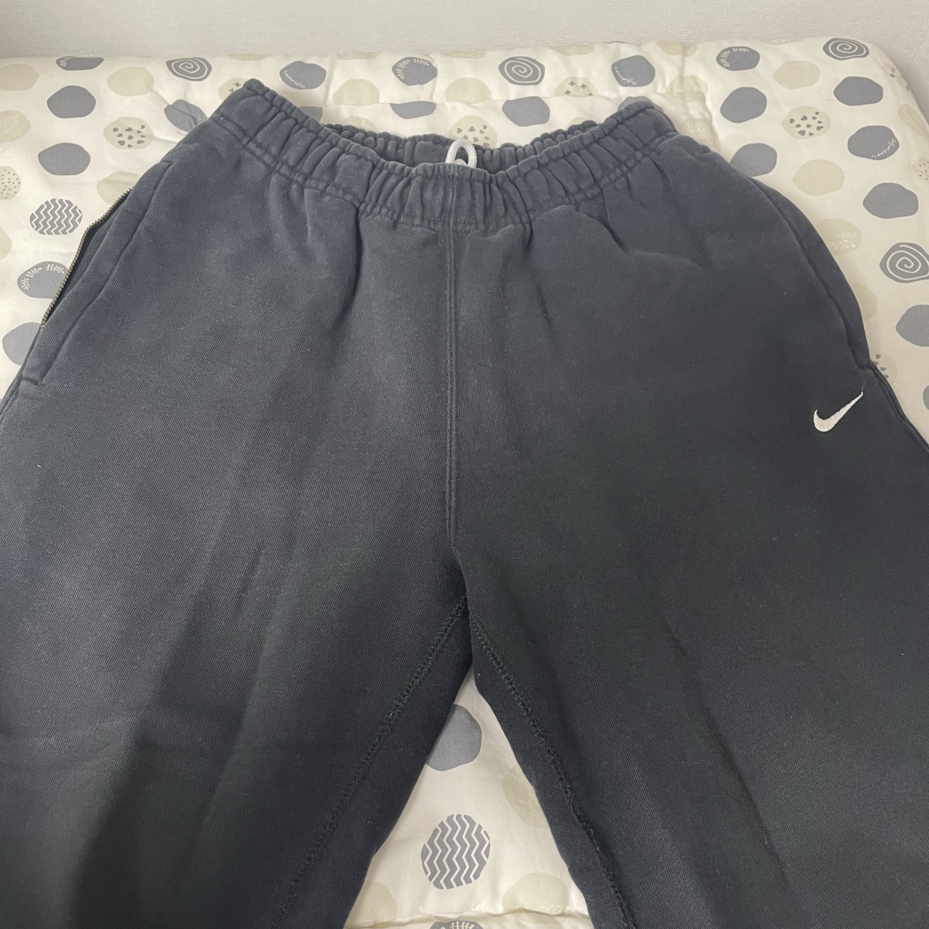 (W) Nike NRG Solo Swoosh Fleece Pants Black White - Asia 착용 스타일