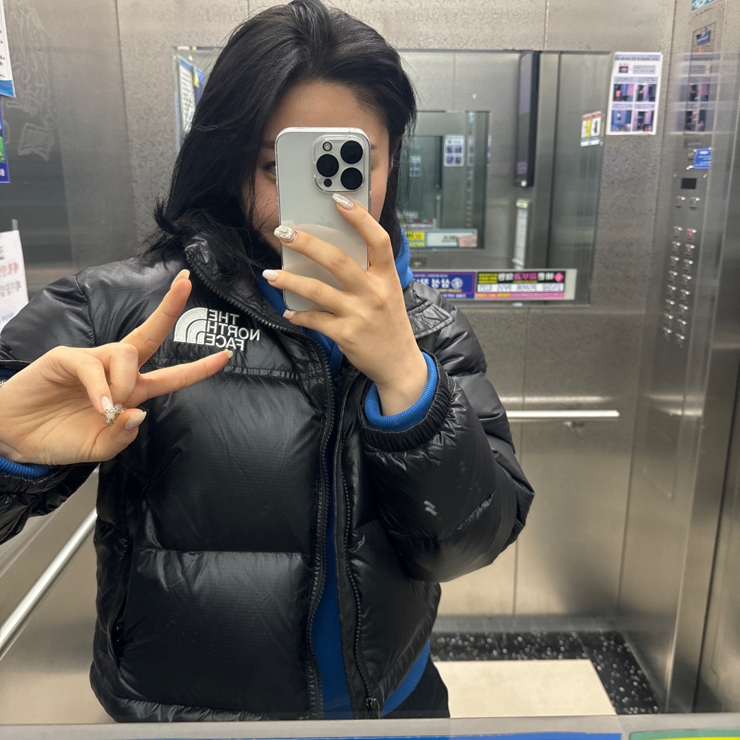 (W) The North Face White Label Novelty Nuptse Down Jacket Black 착용 스타일 - 3