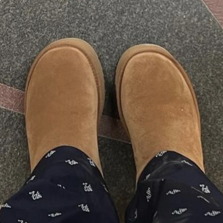 UGG Classic Mini Boots Chestnut 착용 스타일