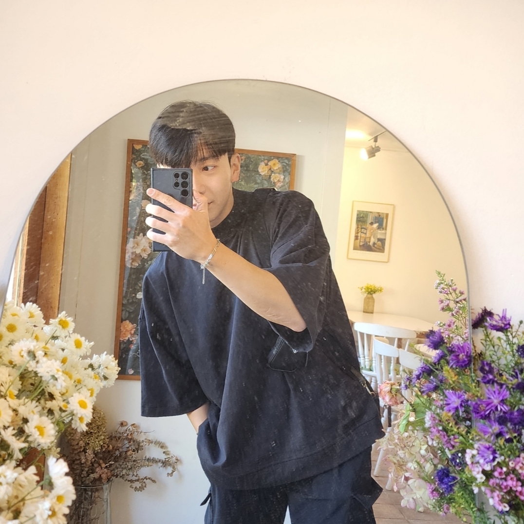 Yeezy Gap Engineered By Balenciaga Dove 3/4 Sleeve T-Shirt Black 착용 스타일 - 2