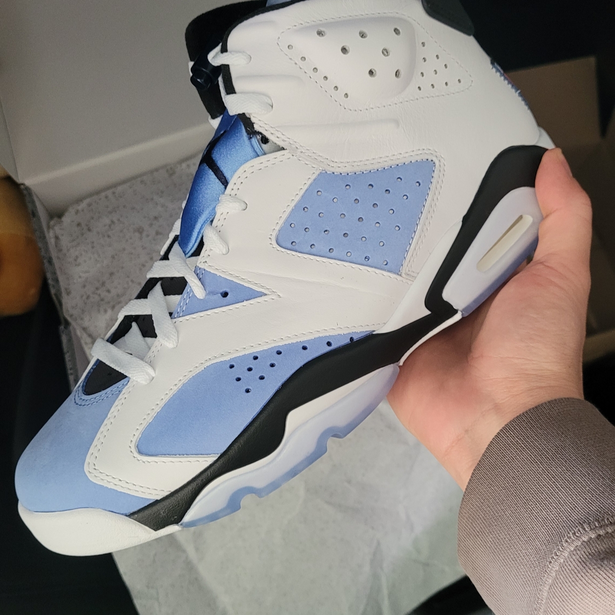 Jordan 6 Retro University Blue 착용 스타일