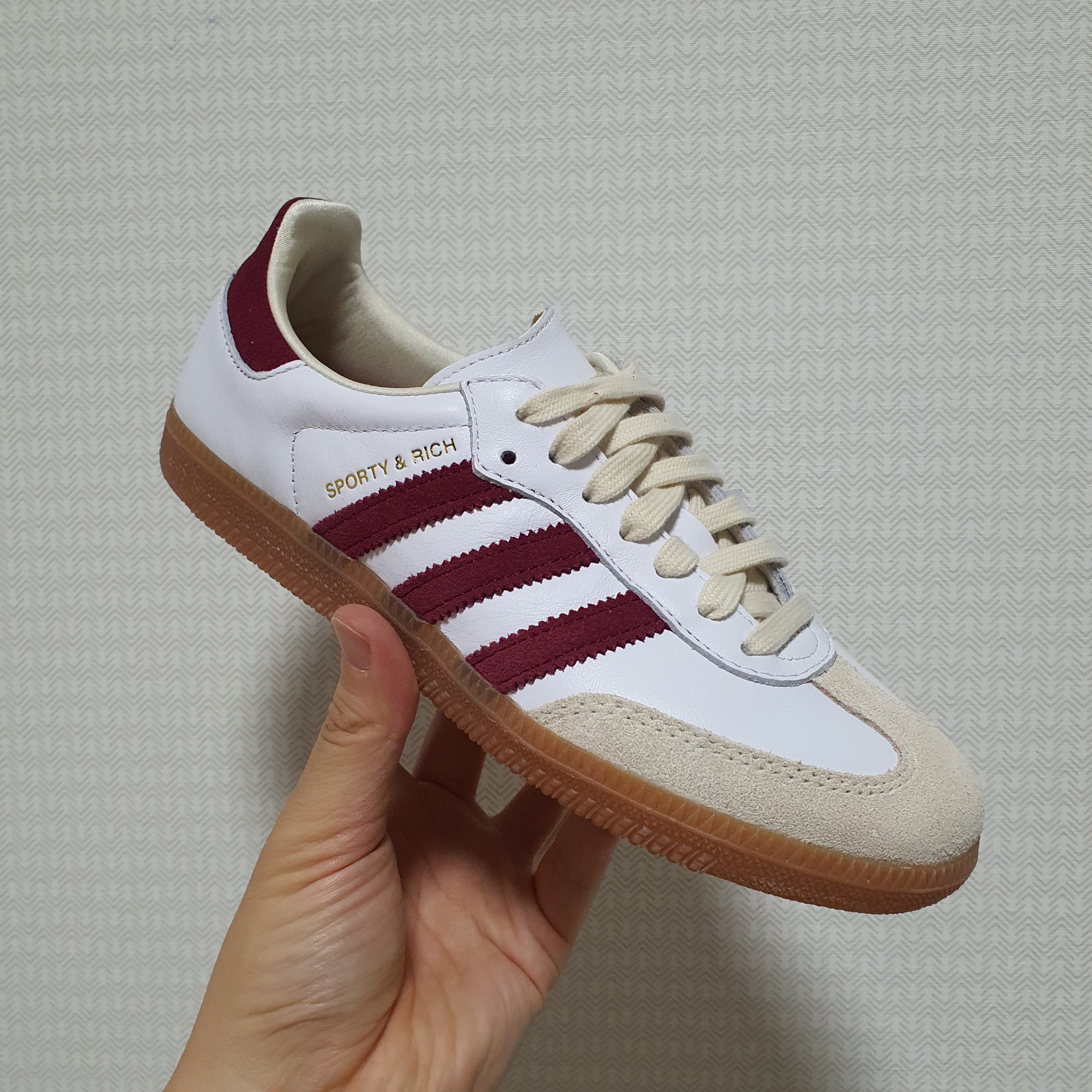 Adidas x Sporty & Rich Samba OG Cloud White Collegiate Burgundy 착용 스타일