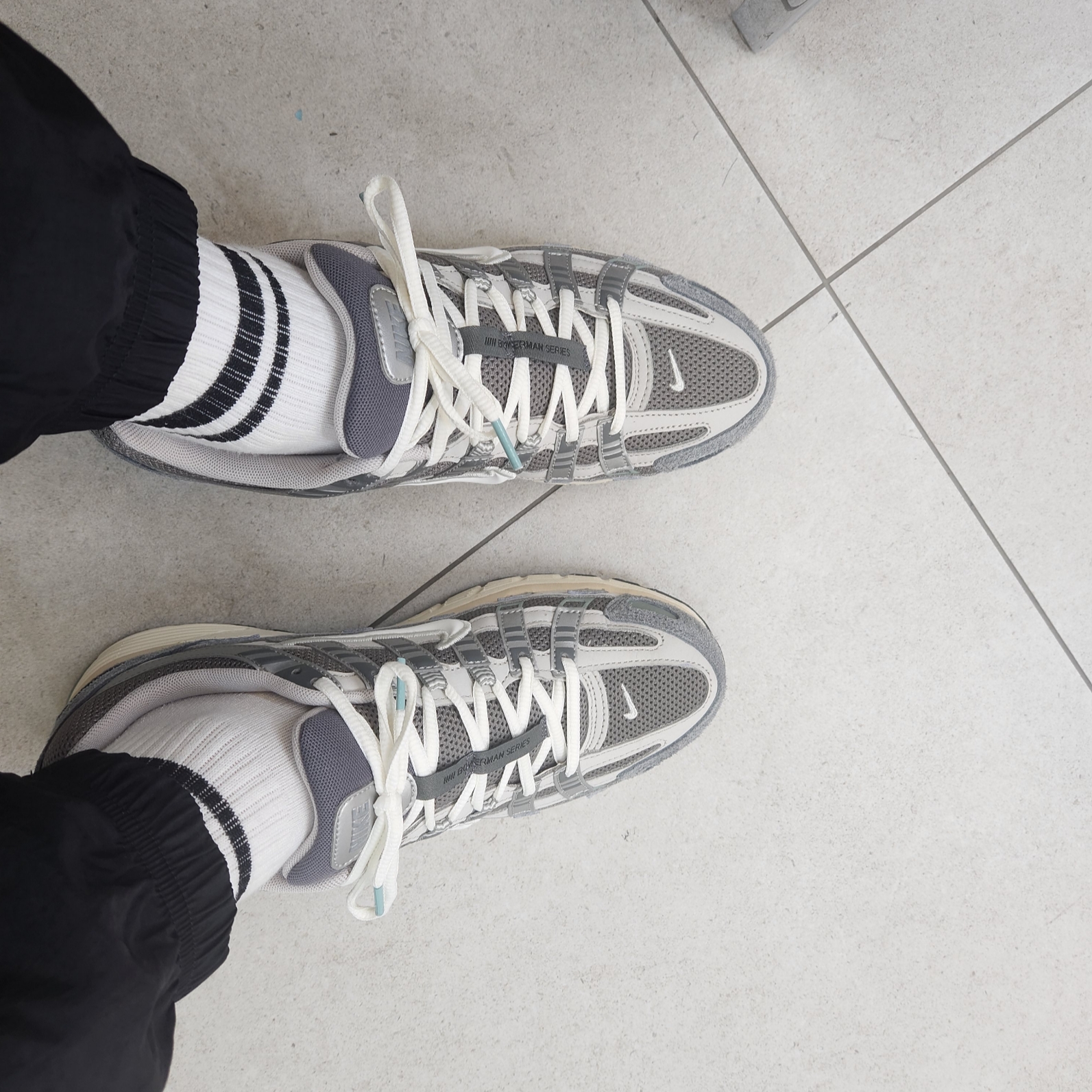 Nike P-6000 Flat Pewter Light Iron Ore 착용 스타일