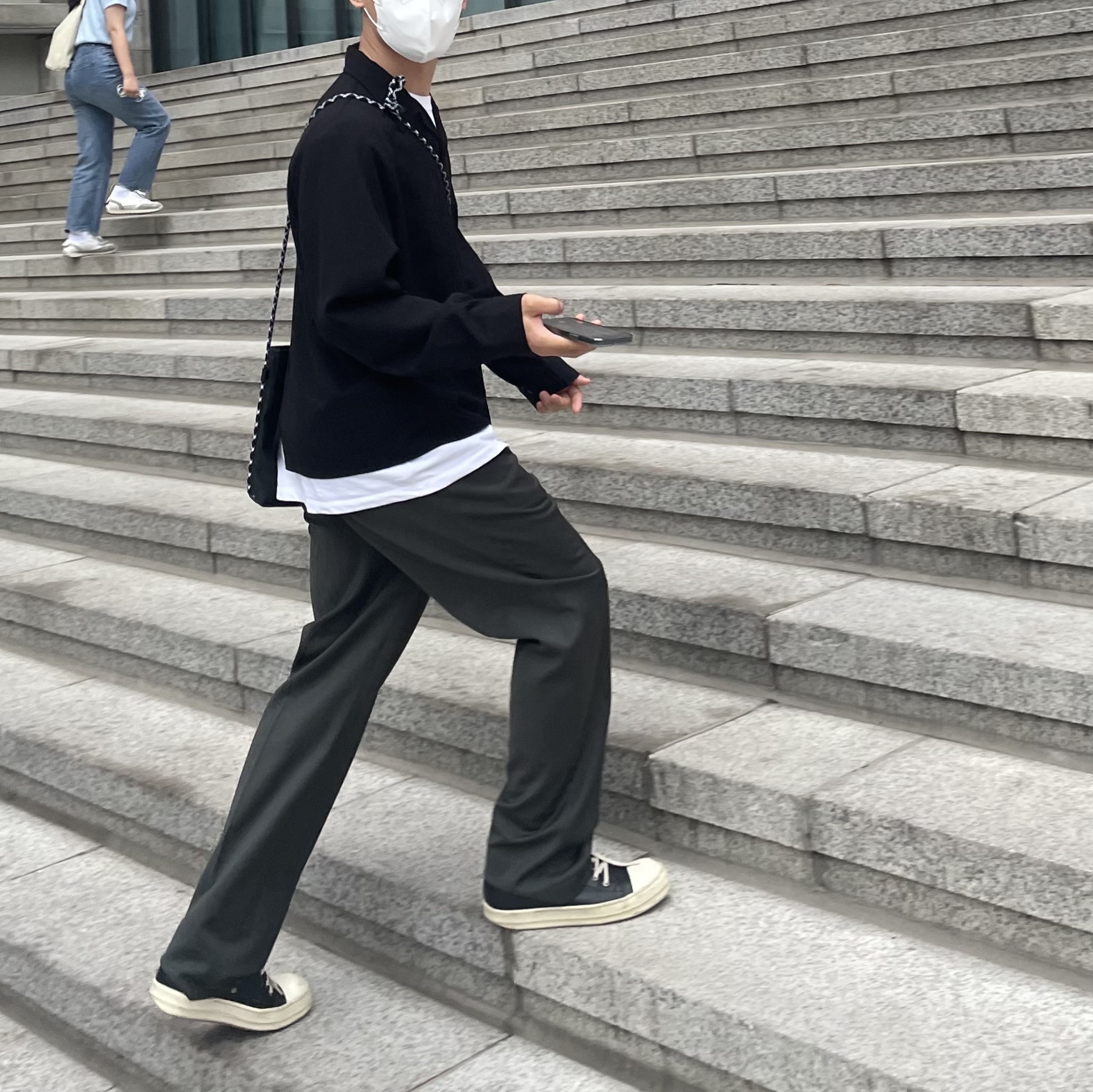 Rick Owens Full Grain Calf Leather Strobe Low Sneakers Black Milk White 착용 스타일