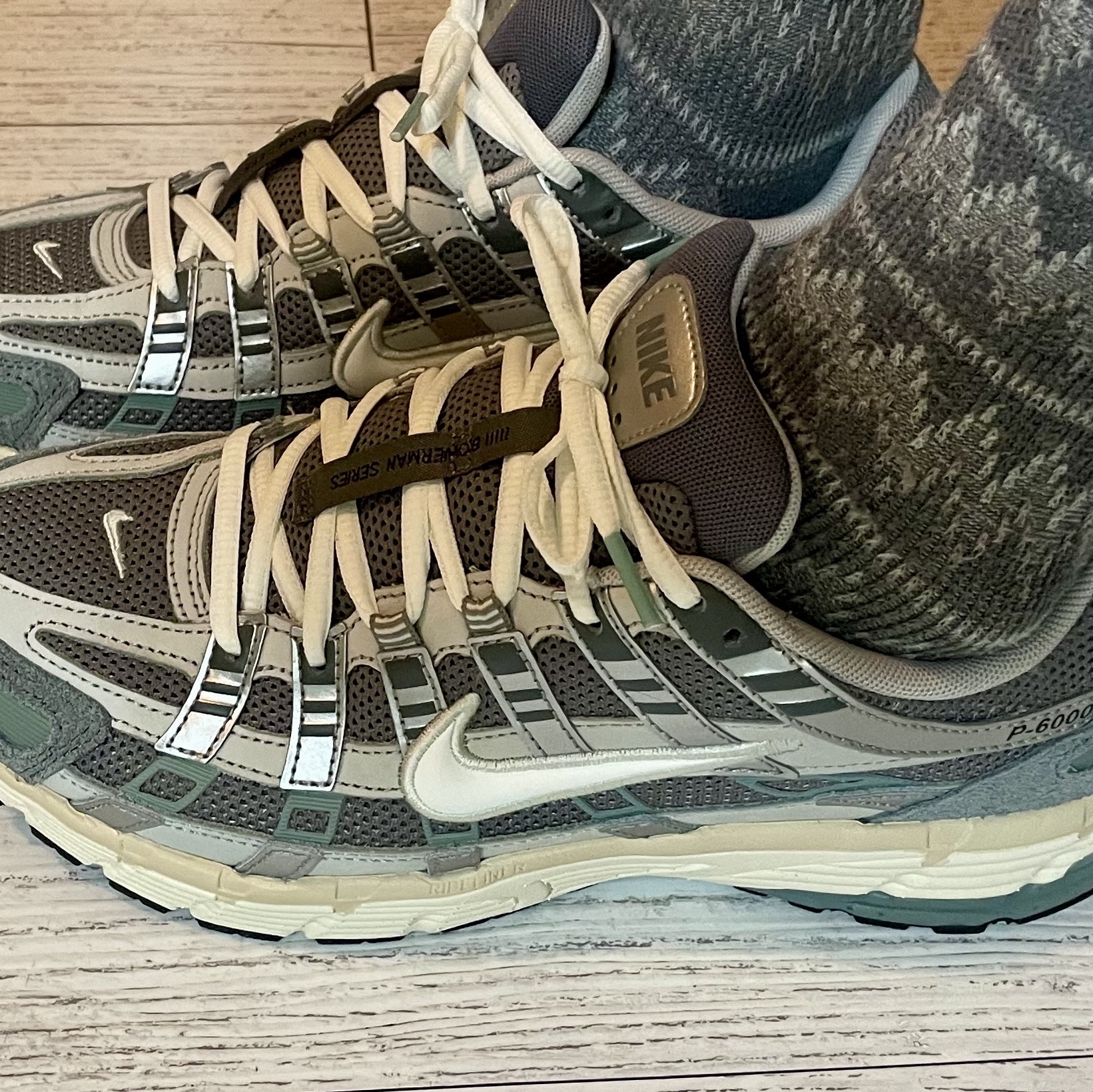 Nike P-6000 Flat Pewter Light Iron Ore 착용 스타일 - 3