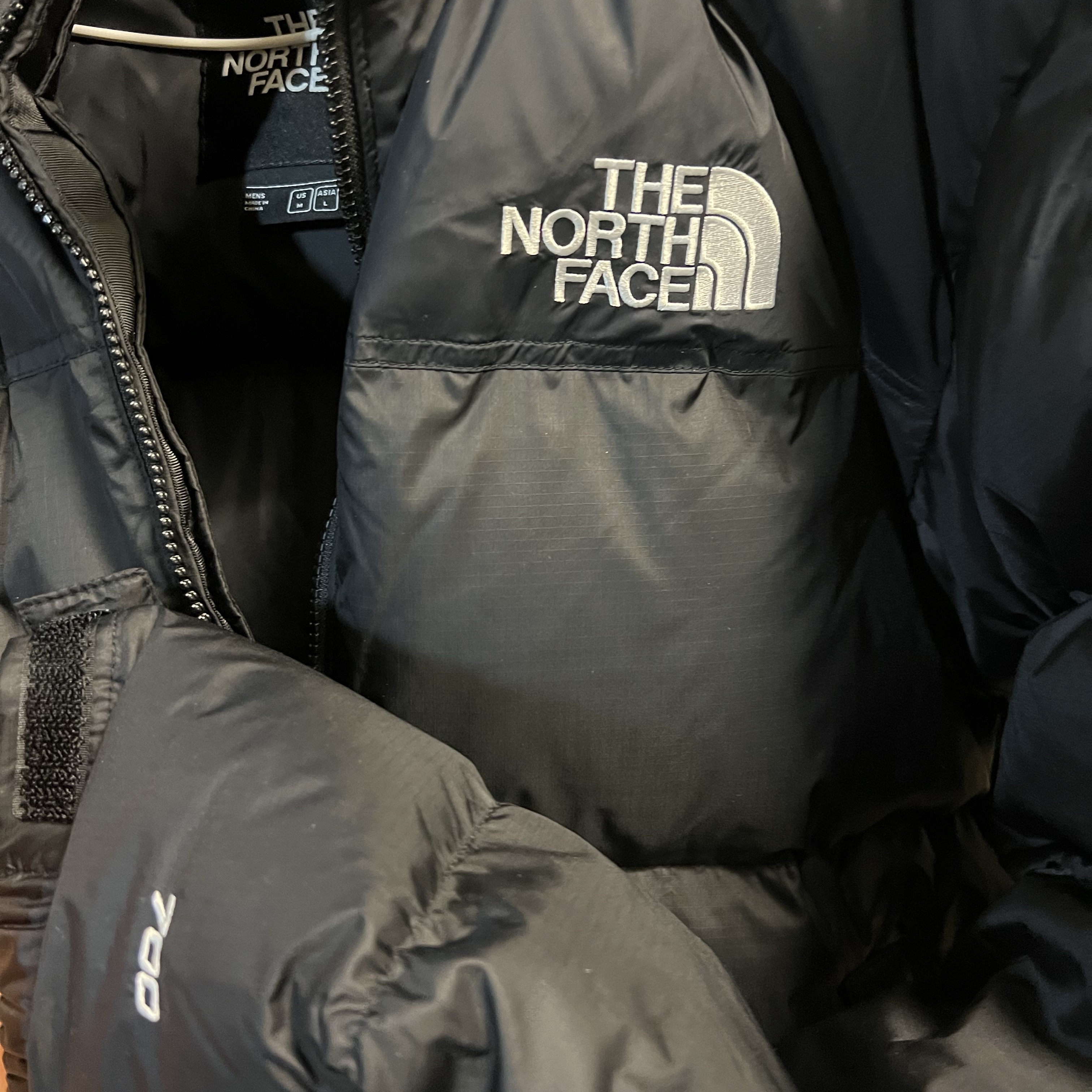 The North Face 1996 Retro Nuptse Down Jacket TNF Black 착용 스타일 - 1