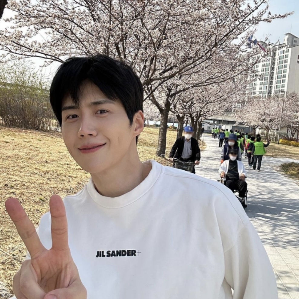 Jil Sander Logo Sweatshirt Natural - 22FW 착용 스타일 - 1