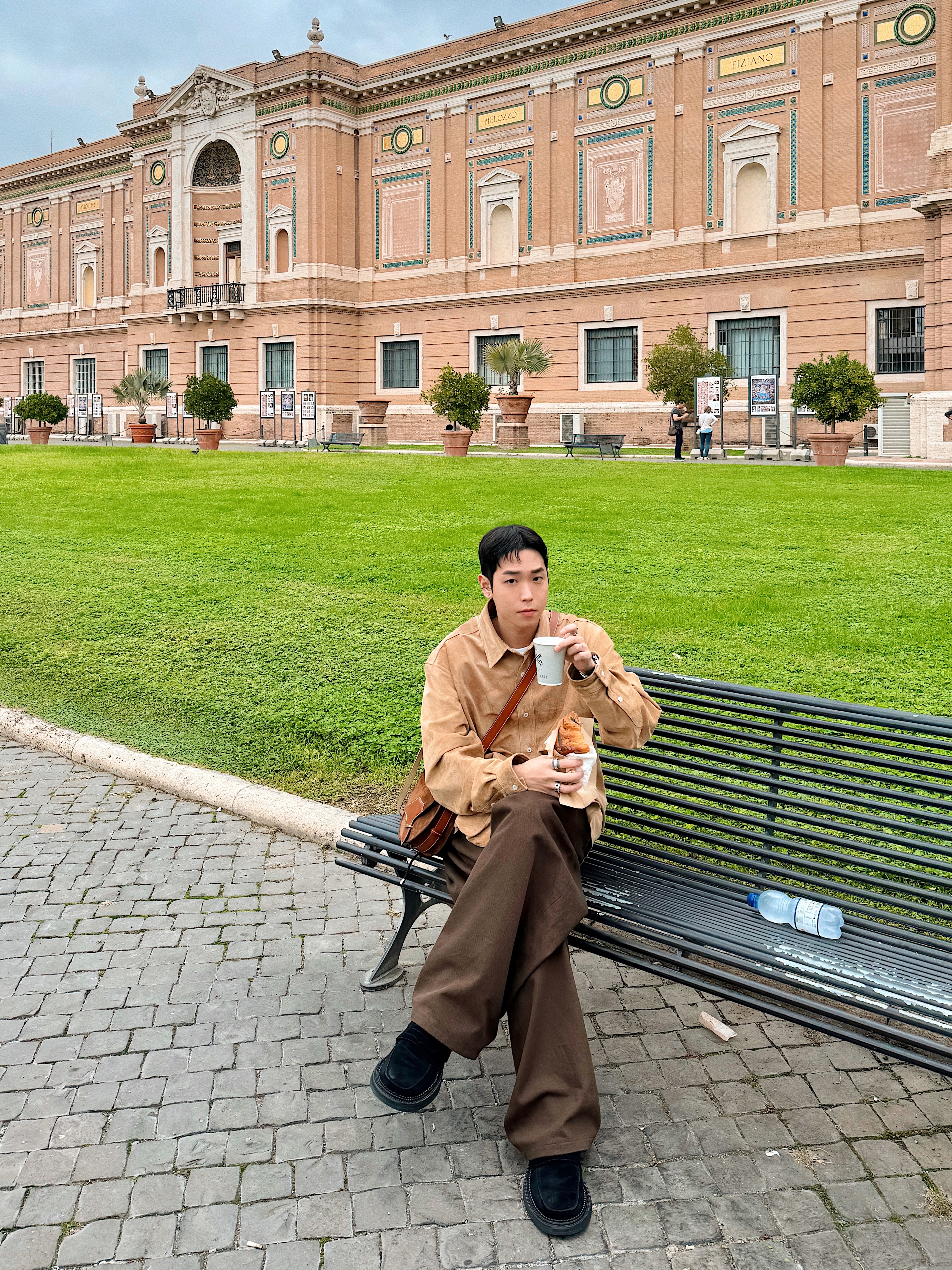 STU Wide Cotton Pants Brown, STU Suede Peny Loafers Black 착용 스타일 - 1