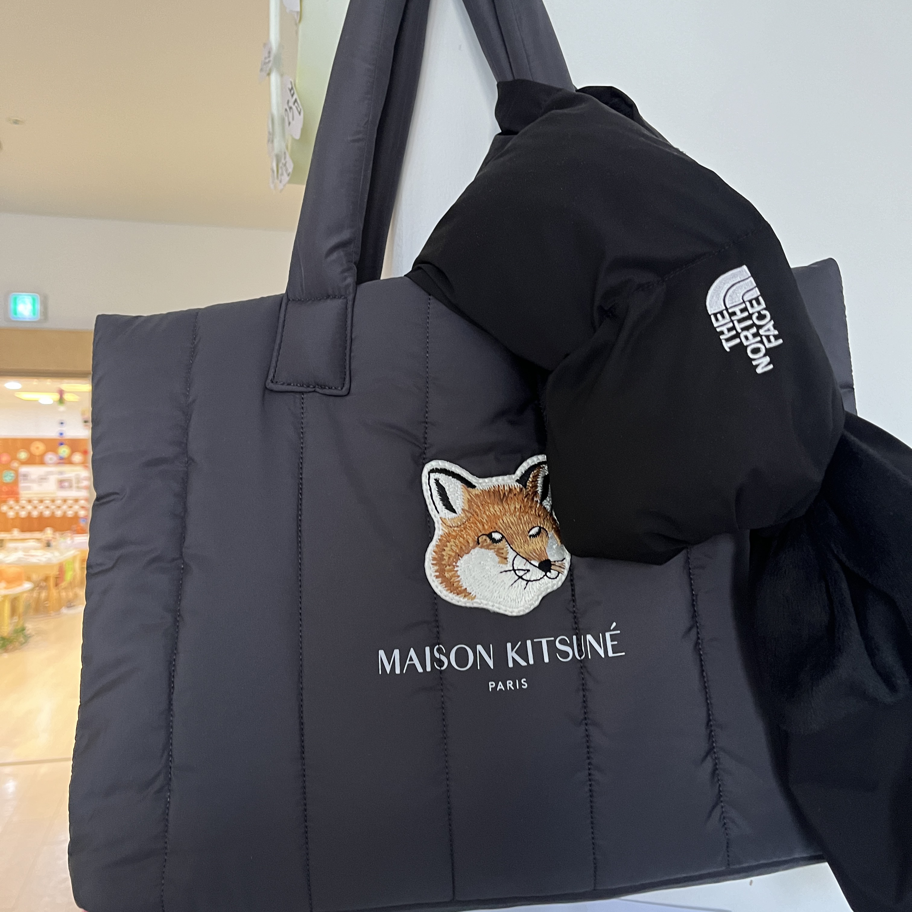Maison Kitsune x Laneige Padded Bag Navy 착용 스타일