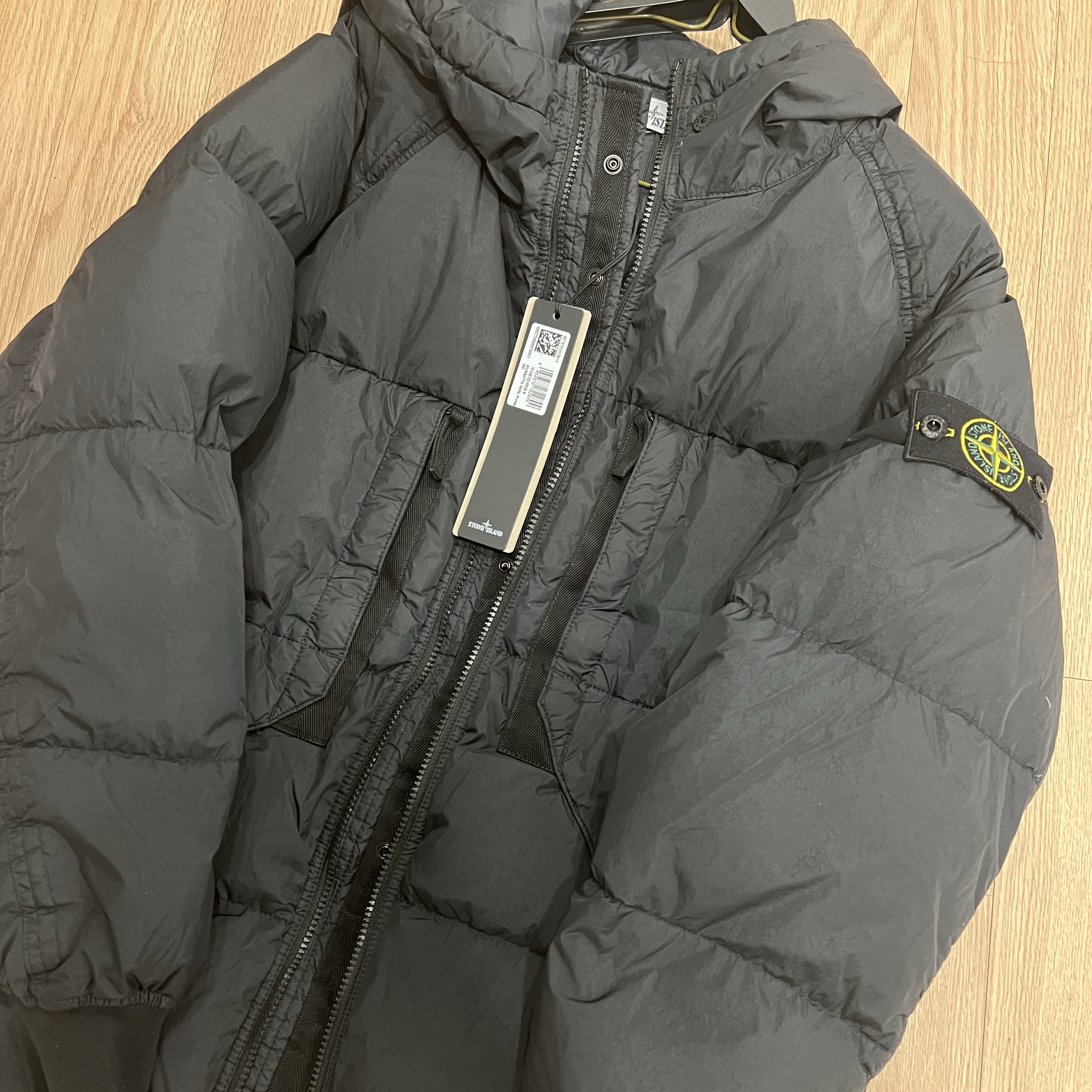 Stone Island 40723 Garment Dyed Crinkle Reps Recycled Nylon Hooded Down Jacket Black - 23FW 착용 스타일 - 1