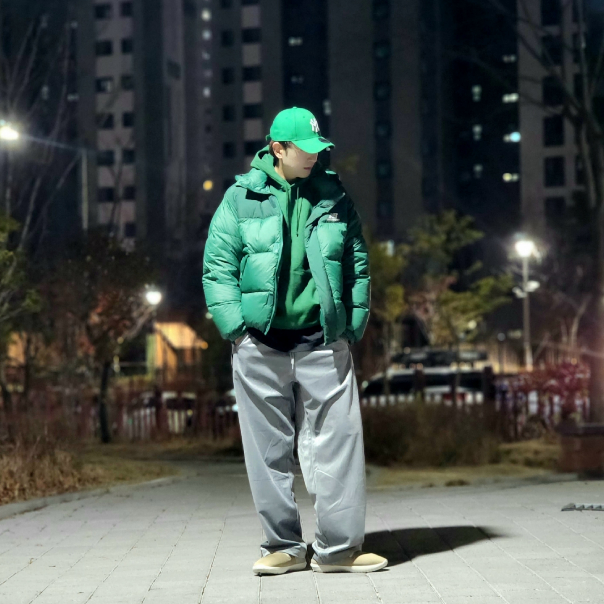 Nike Burrow Khaki Rattan, Nike NSW Club Fleece Pullover Hoodie Gorge Green - US/EU 착용 스타일 - 5