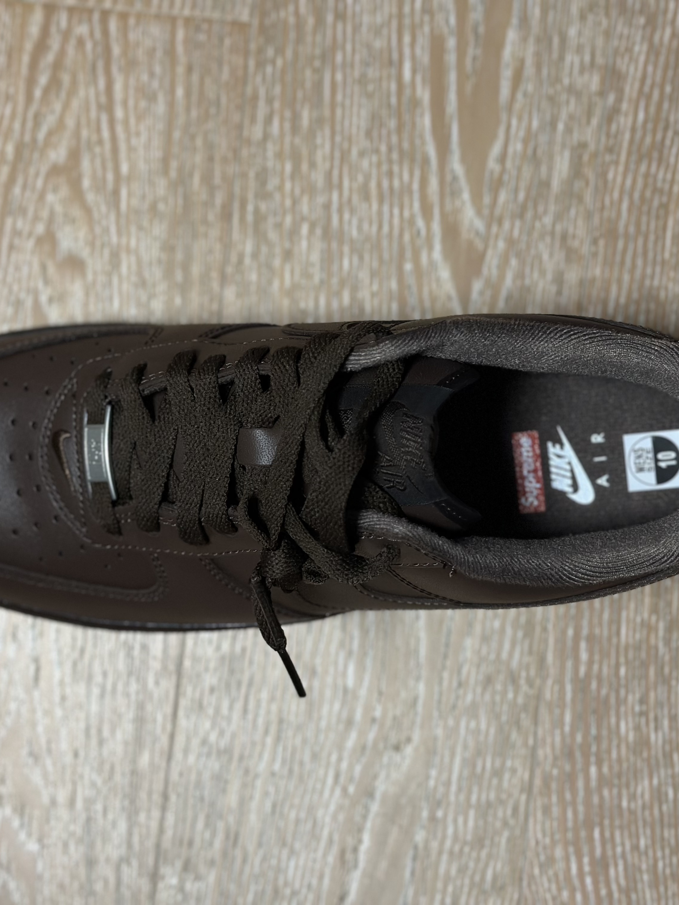 Nike x Supreme Air Force 1 Low Baroque Brown 착용 스타일 - 3