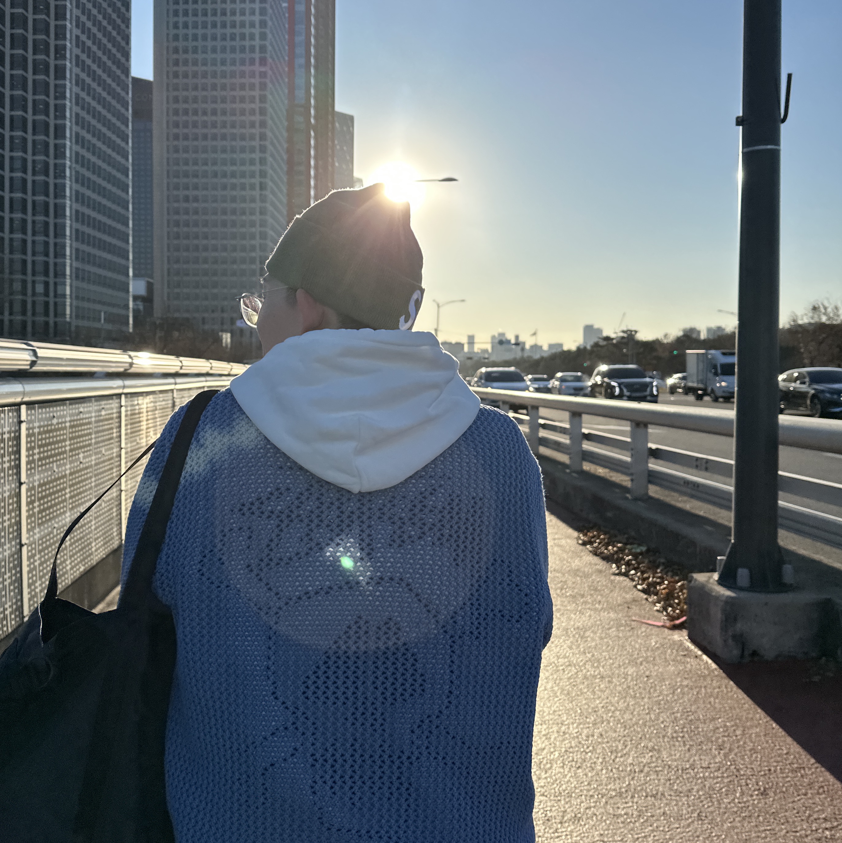Stussy Skull & Bones Pigment Dyed Hoodie Natural, Stussy x CDG Varsity Jacket 착용 스타일 - 3