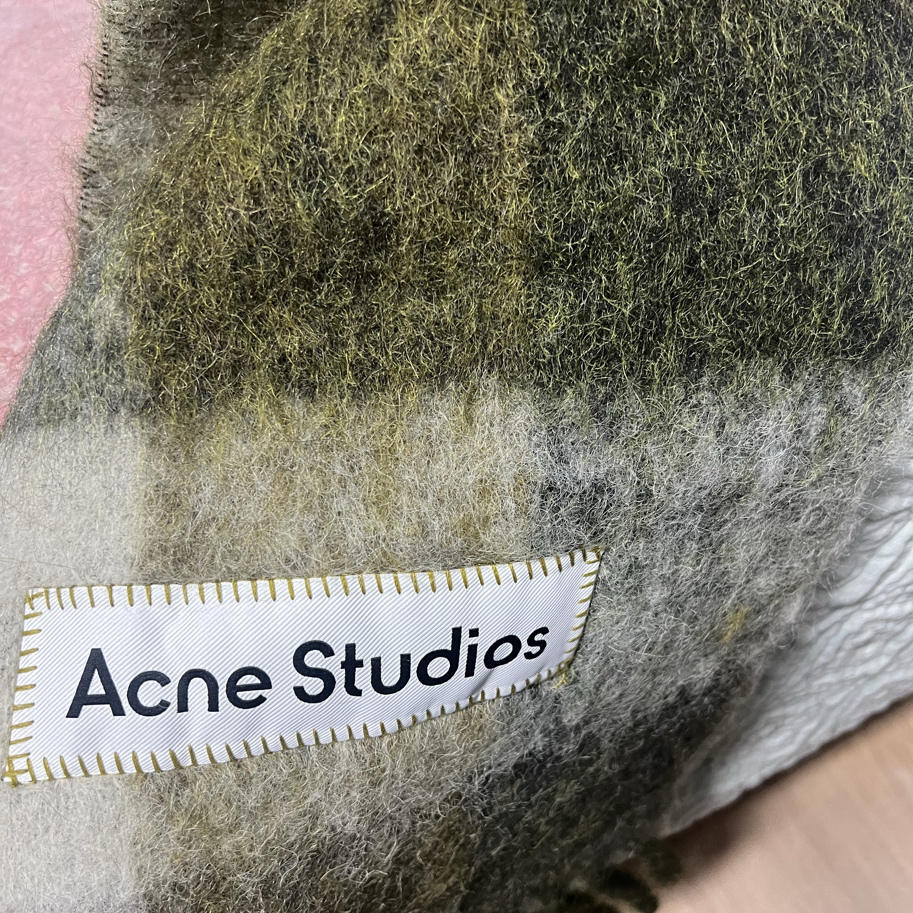Acne Studios Mohair Check Muffler Taupe Green Black 착용 스타일