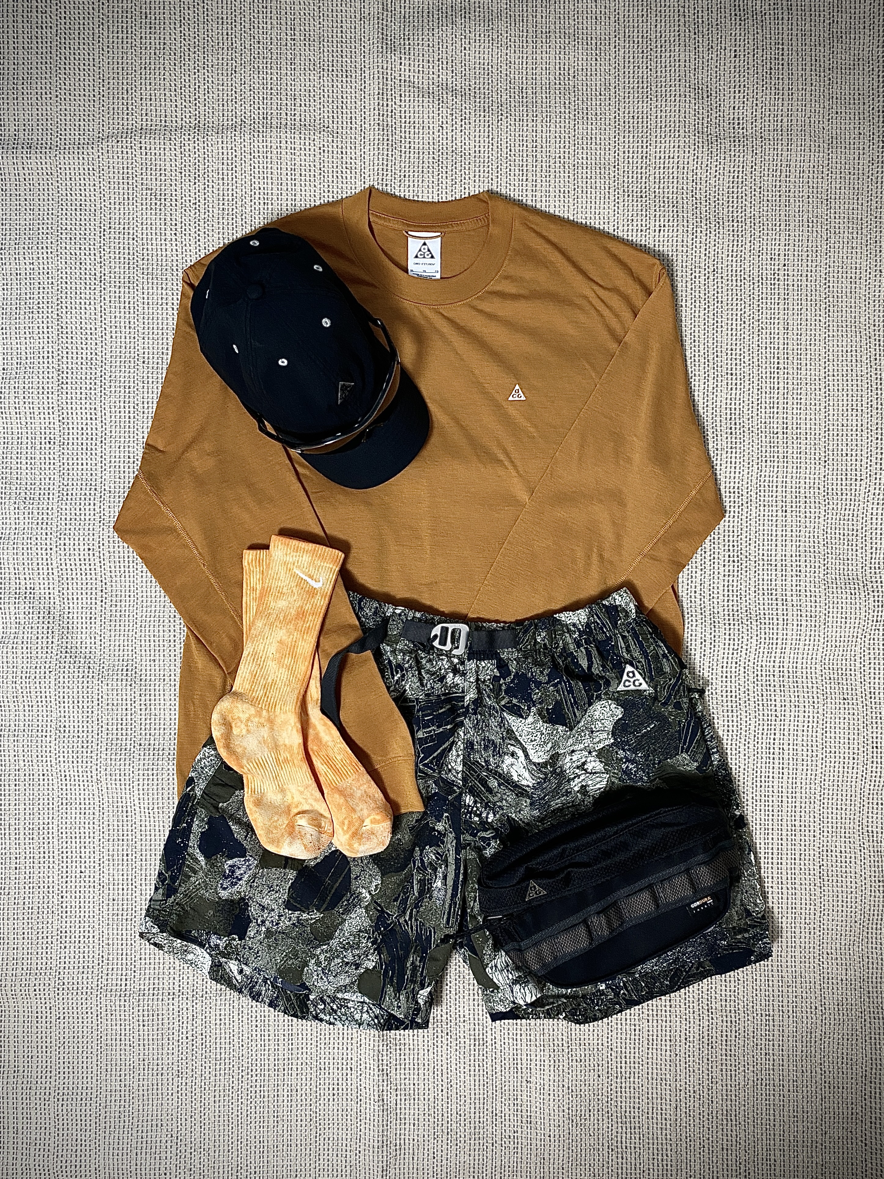 Nike ACG Heritage 86 Cap Black Light Smoke Grey, Nike Dri-Fit ACG Goat Rocks Long Sleeve T-Shirt Gold Suede - Asia 착용 스타일 - 4