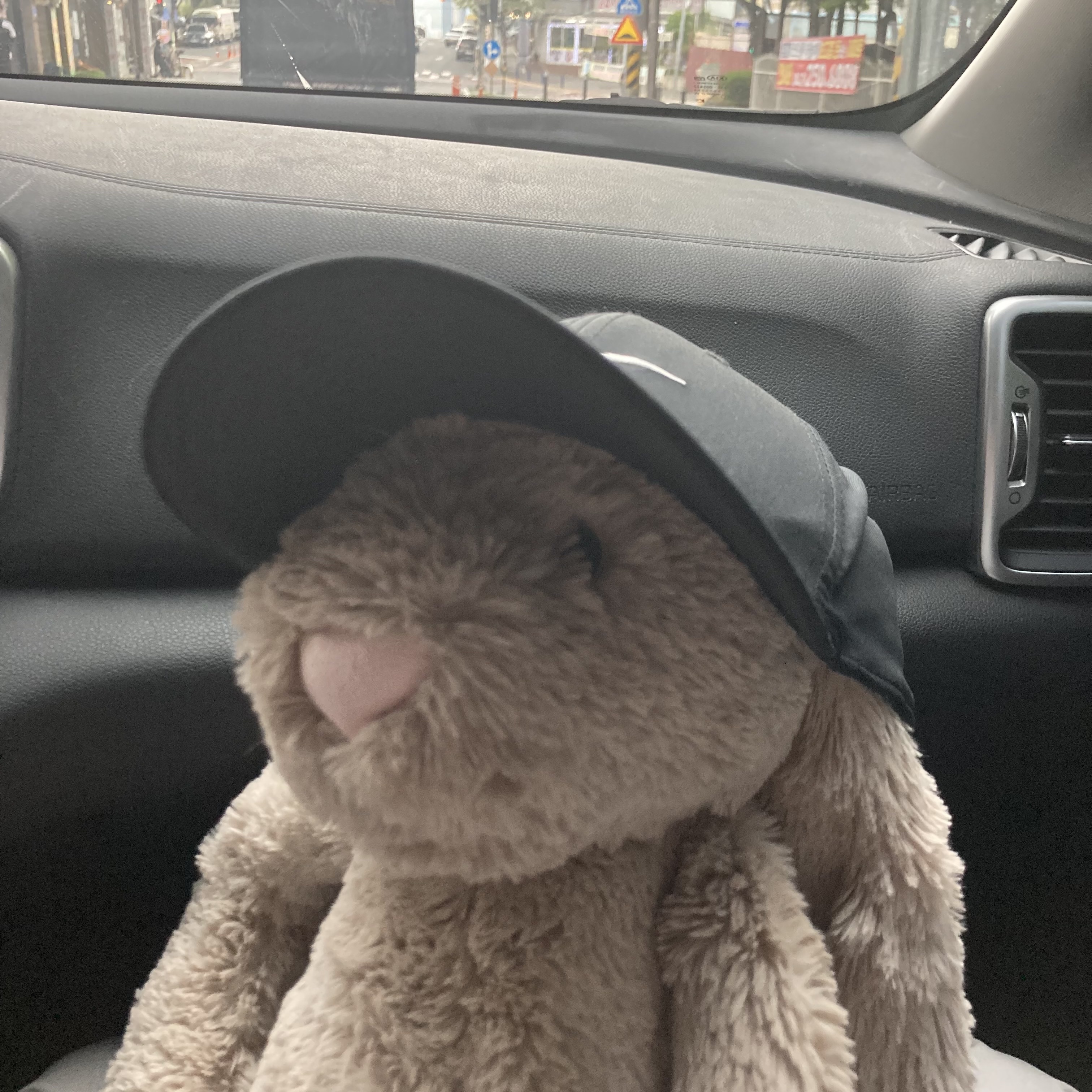 Jellycat Bashful Bunny Large Beige 착용 스타일