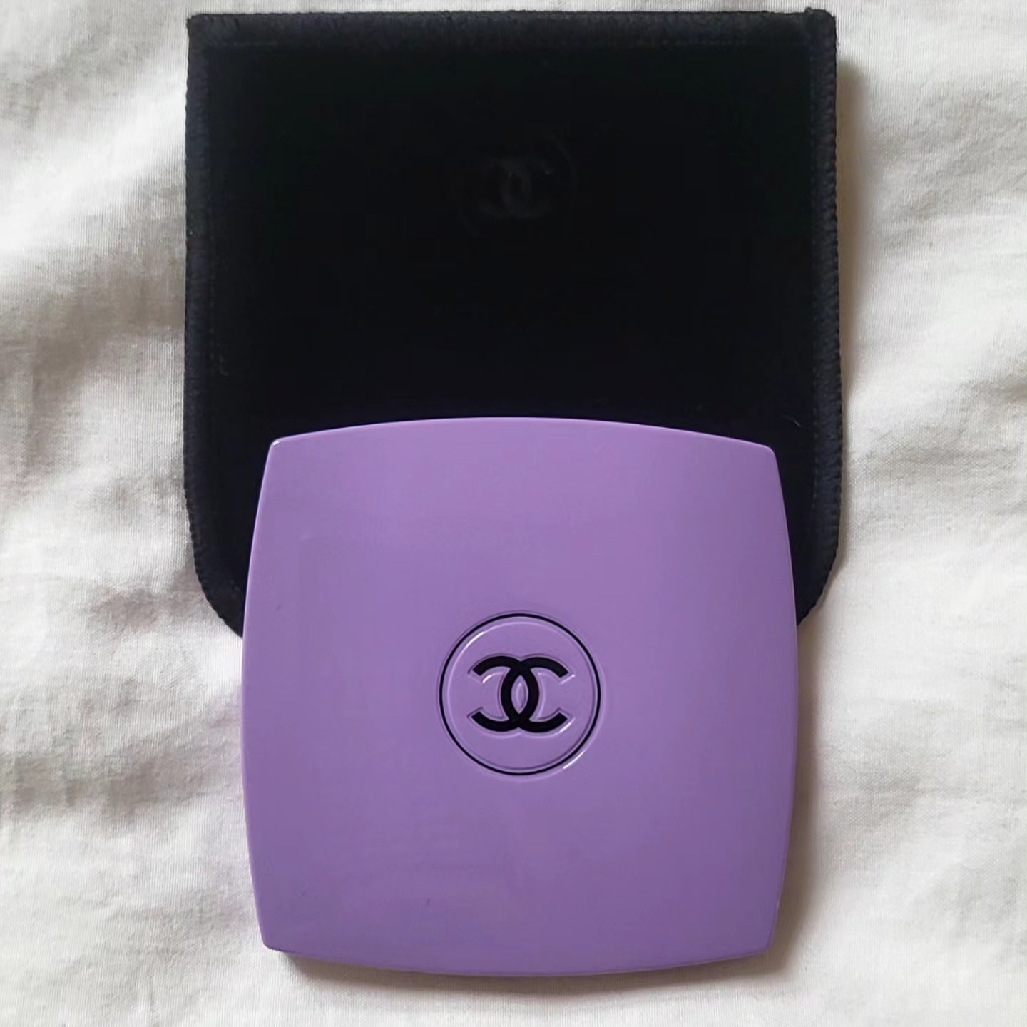 Chanel Codes Couleur Limited Edition Miroir Double Facettes 135 Immortelle 착용 스타일