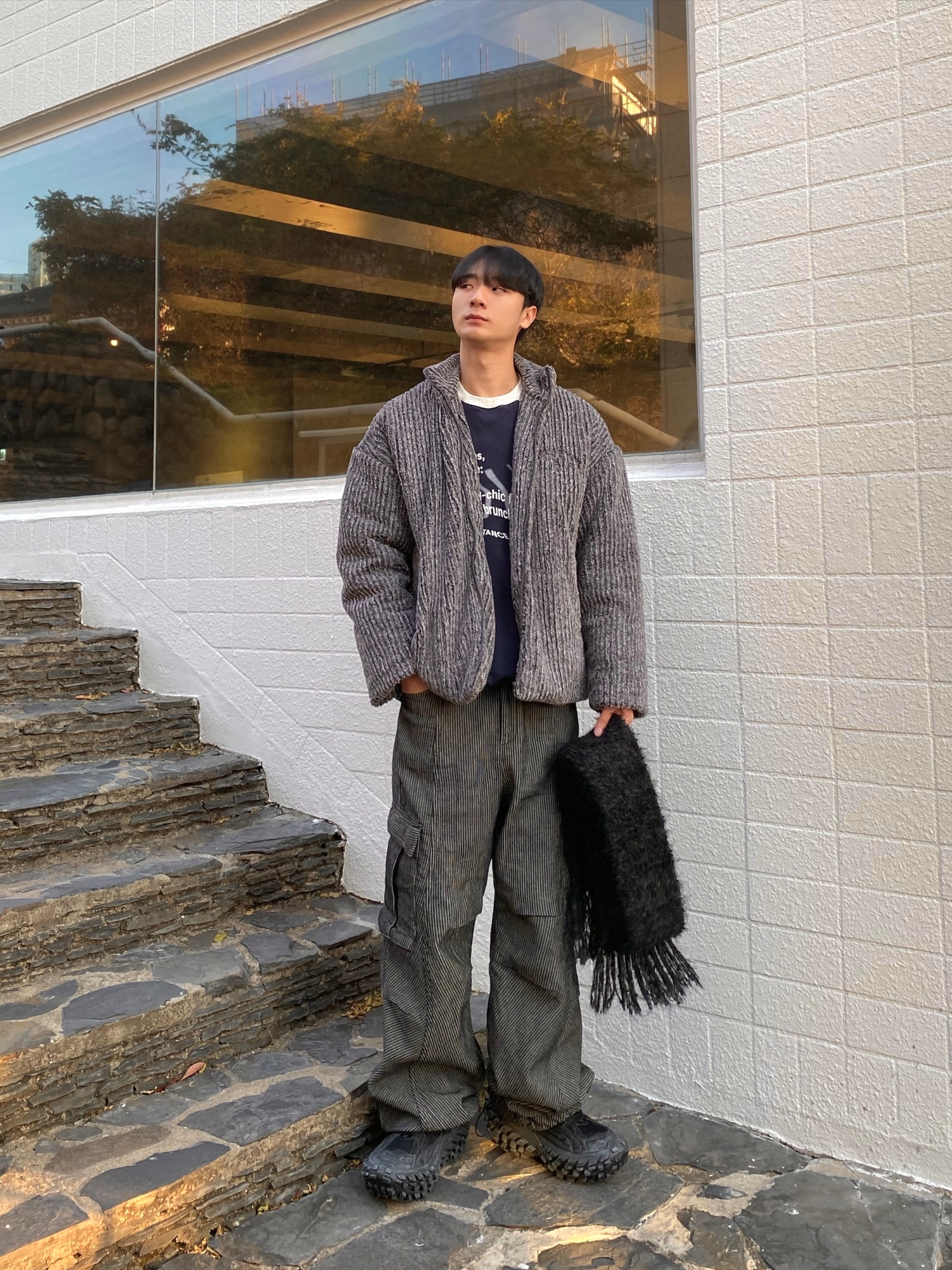 Balenciaga Defender Sneakers Black 착용 스타일 - 2