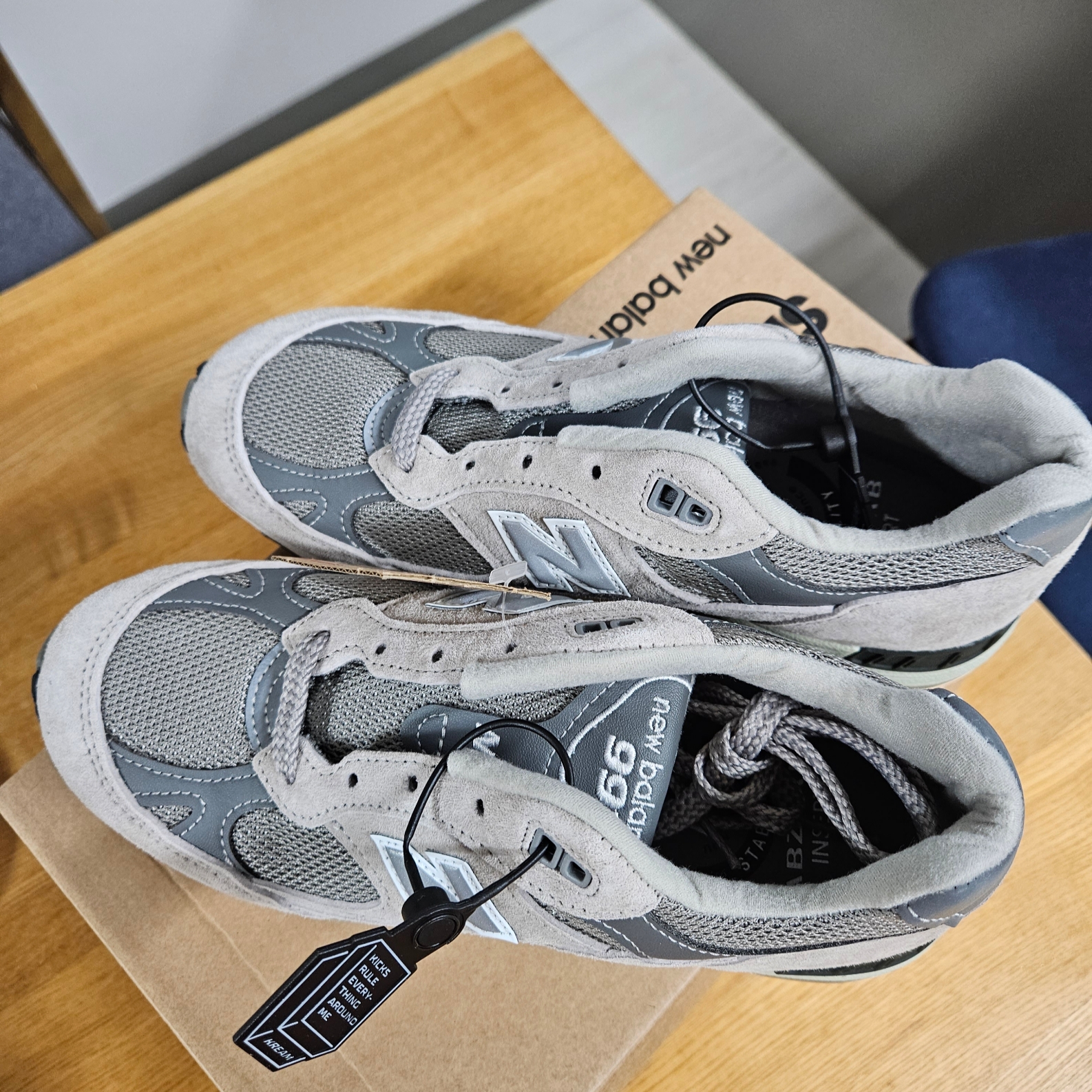 (W) New Balance 991 Made in UK Grey 착용 스타일 - 3