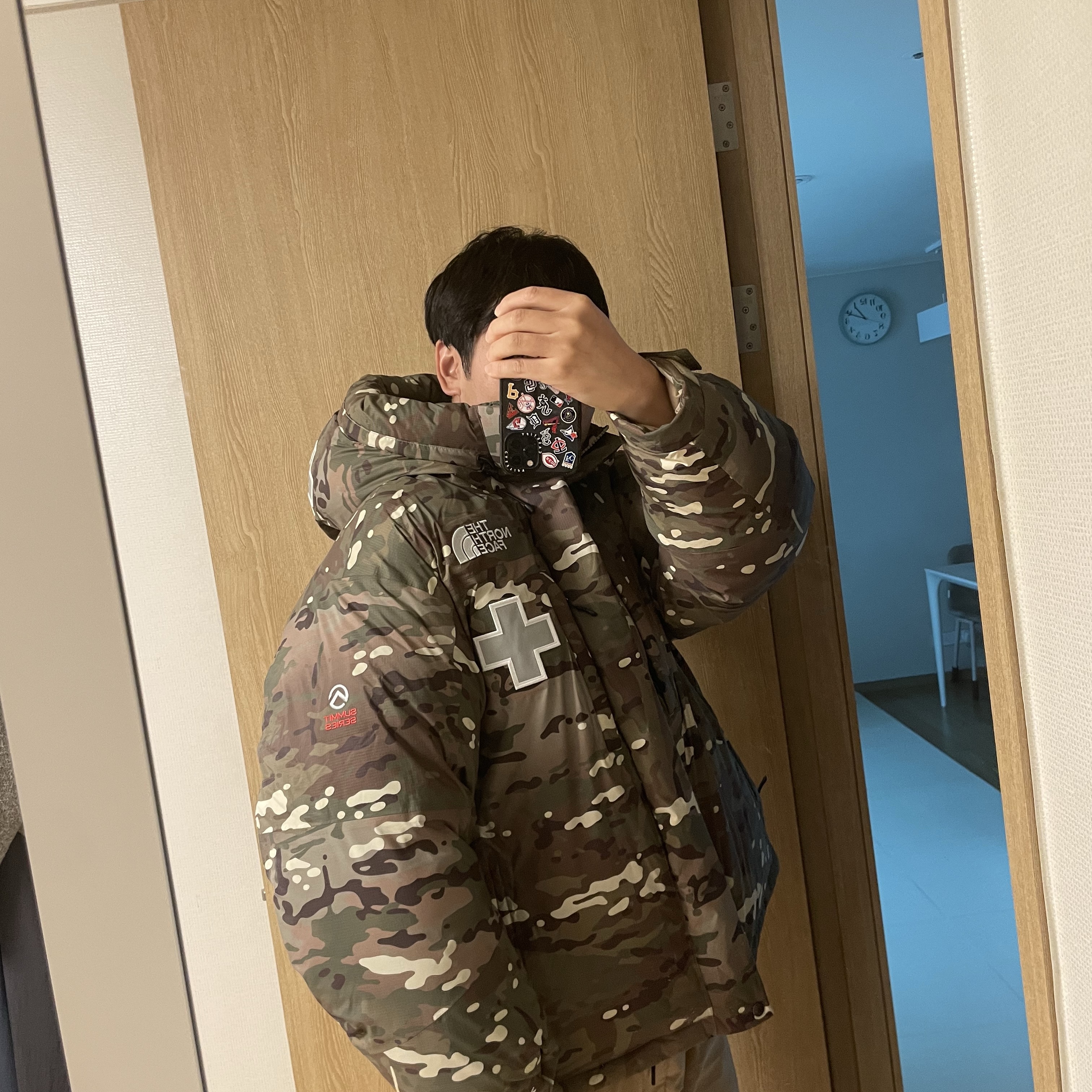 Supreme x The North Face Summit Series Rescue Baltoro Jacket Multi Camo - 22SS 착용 스타일 - 2