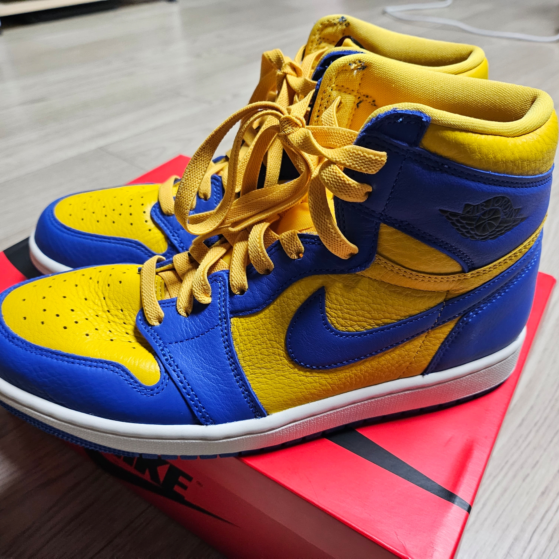 (W) Jordan 1 Retro High OG Game Royal and Varsity Maize 착용 스타일 - 2