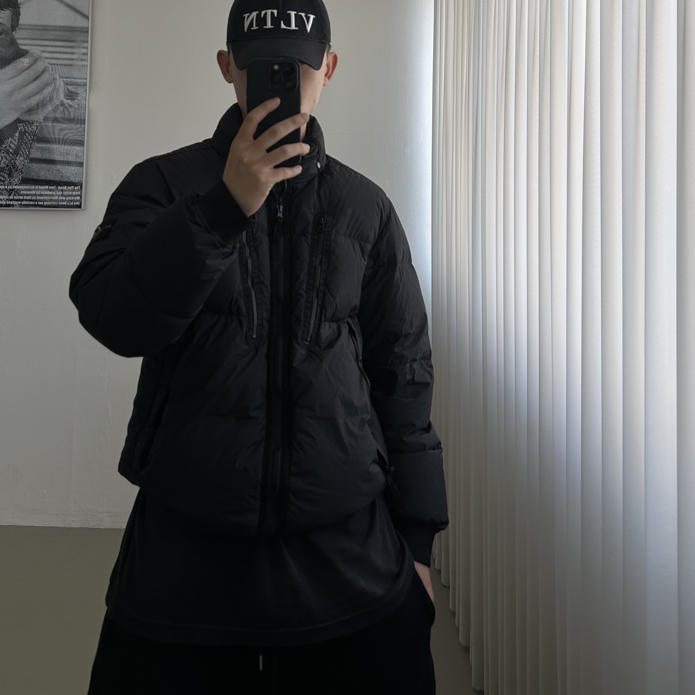 Stone Island 40223 Garment Dyed Crinkle Reps Down Jacket Black - 21FW, Hoka Tor Ultra High Black 착용 스타일 - 2