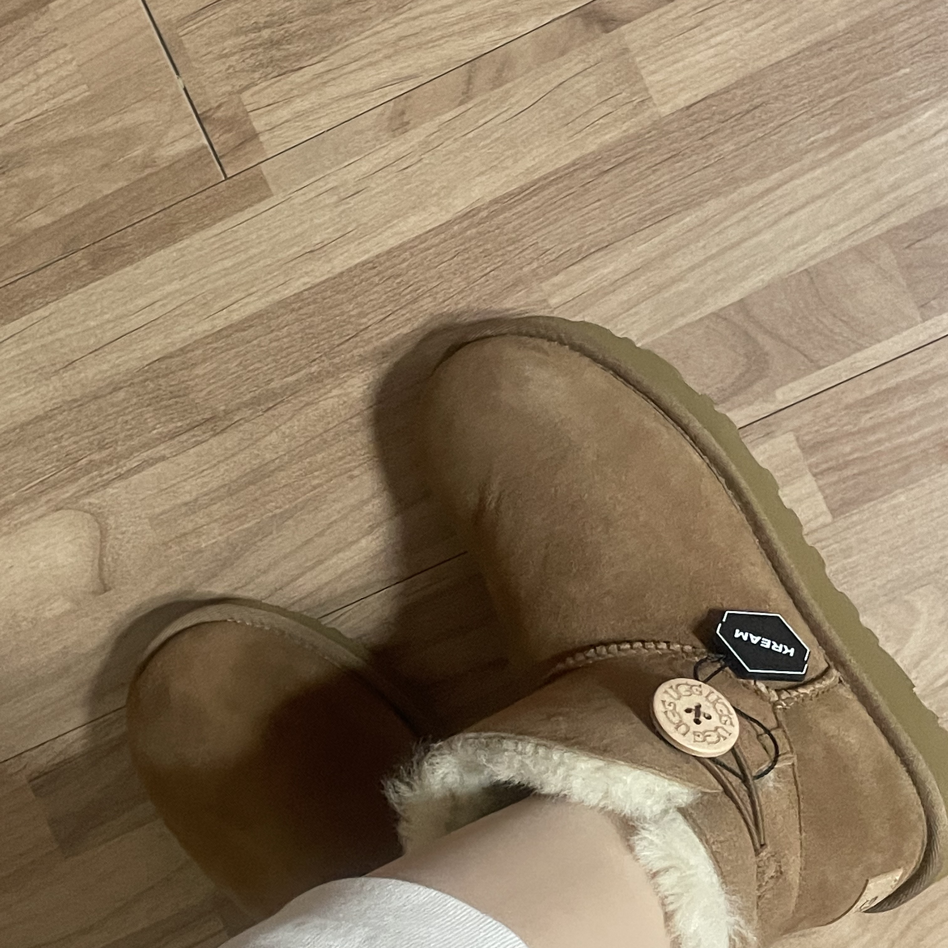(W) UGG Mini Bailey Button II Boots Chestnut 착용 스타일