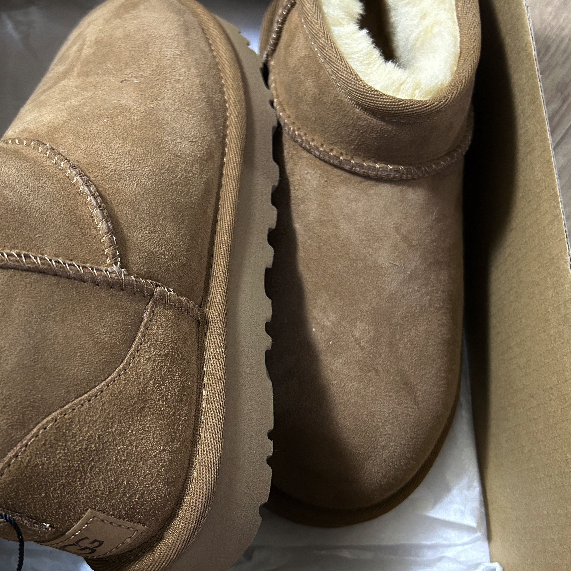 (W) UGG Classic Ultra Mini Boots Chestnut 착용 스타일