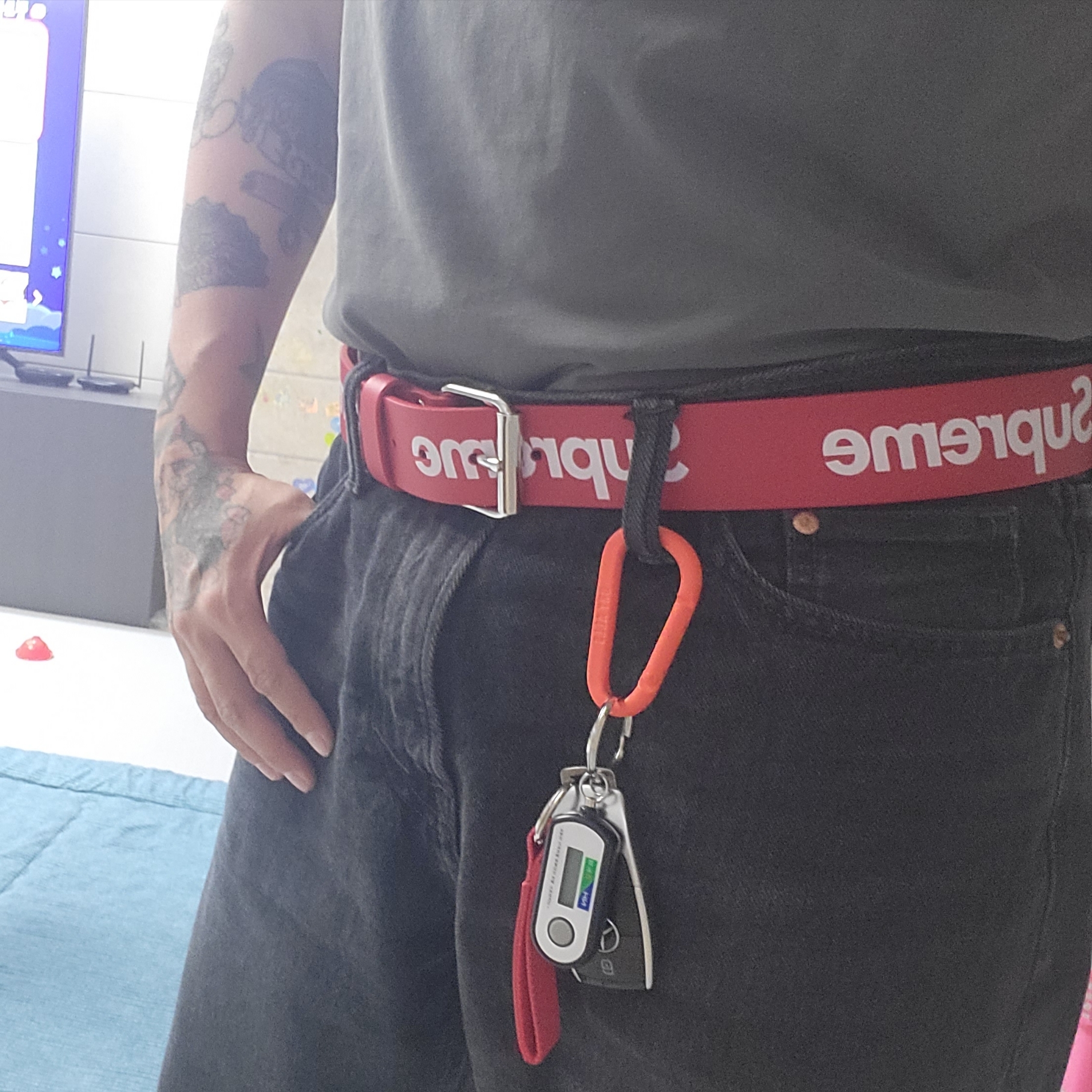 Supreme Repeat Leather Belt Red - 22SS 착용 스타일